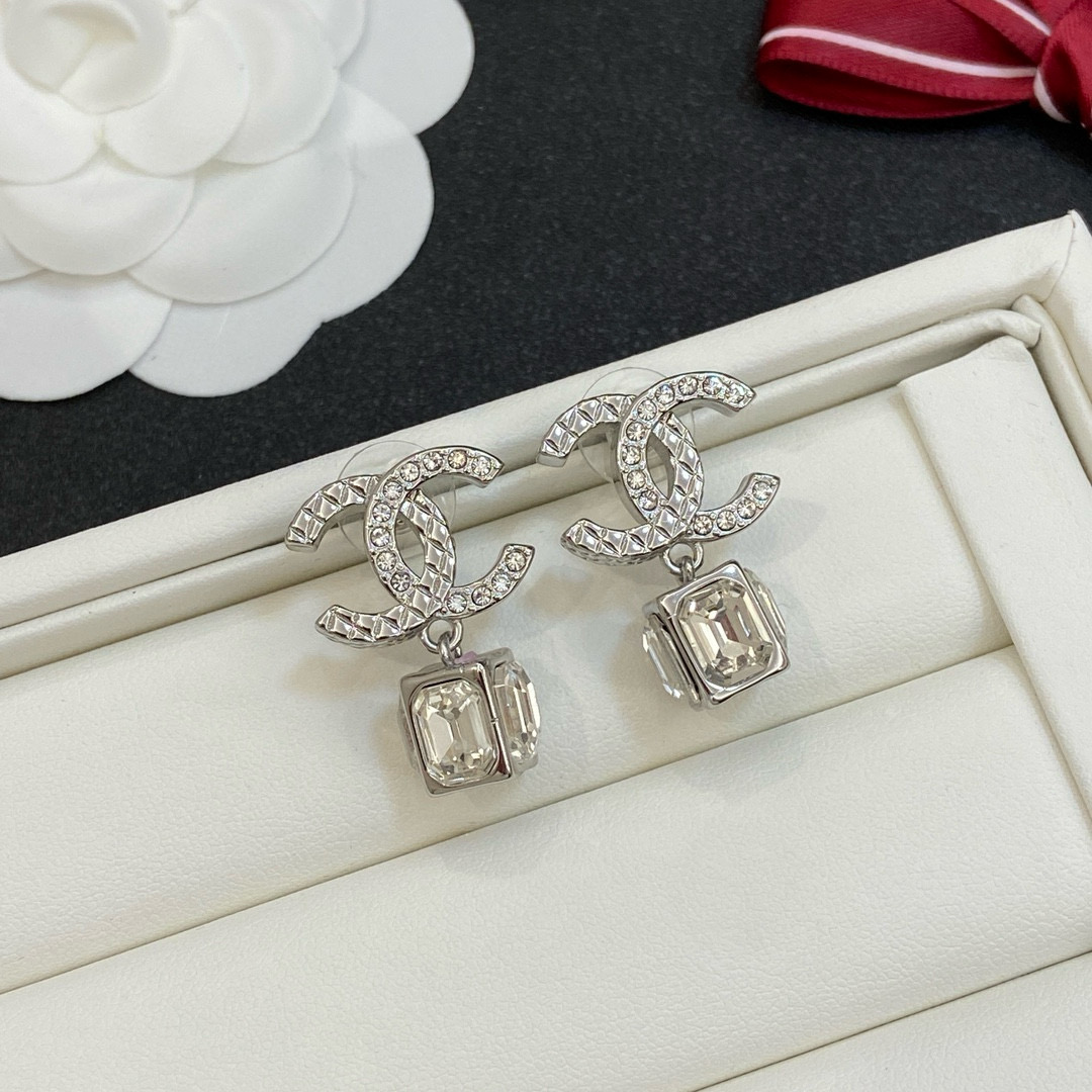 TOP CHANEL Earrings - Collection