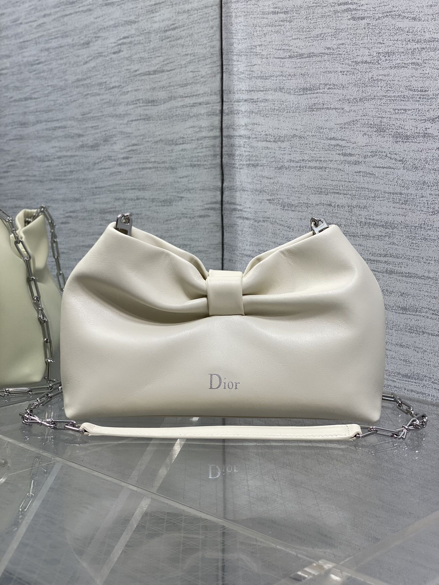 TOP Christian Dior Spring/Summer Chain Bag Cowhide 27*8*18cm - 15 Colors