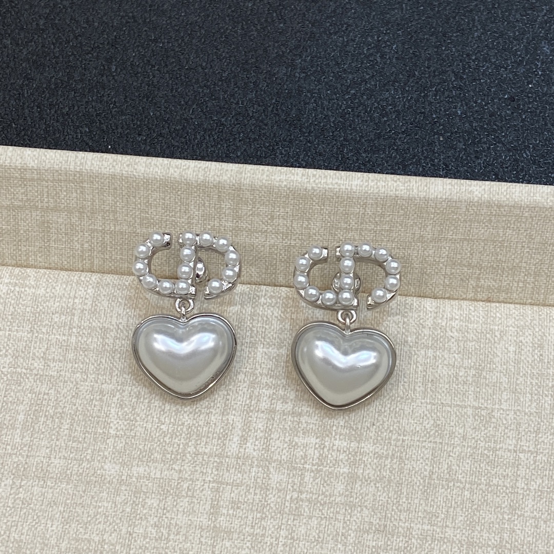 TOP Christian Dior Pearl Earrings - 2 Color