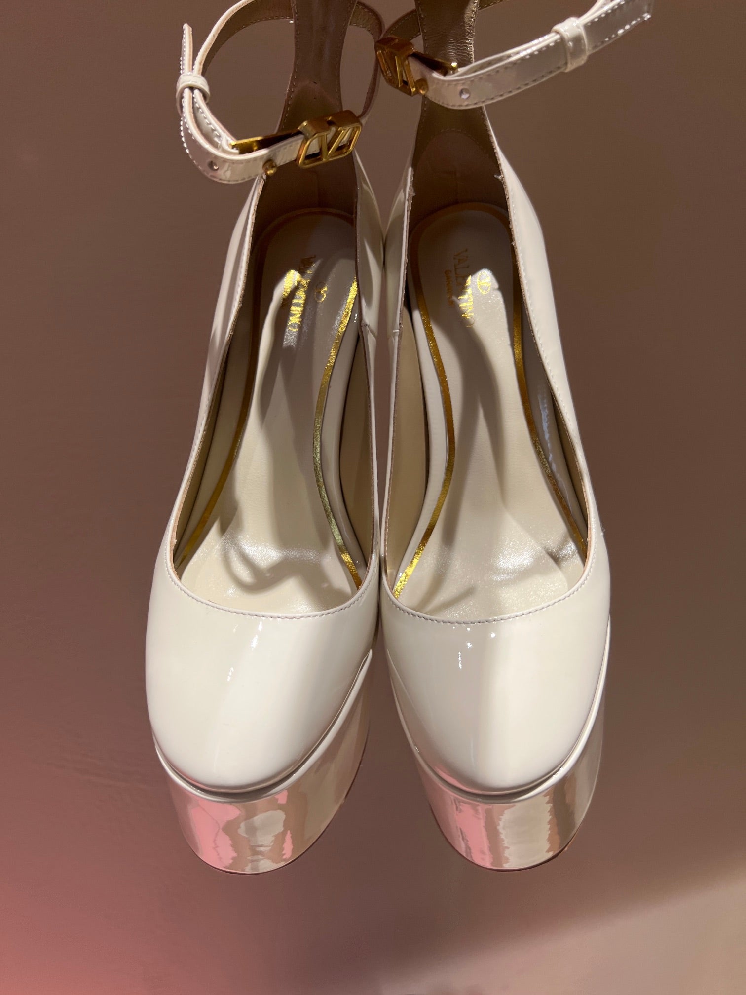 VTOP VALENTINO alentino Tango Patent Leather Pumps - Ivory