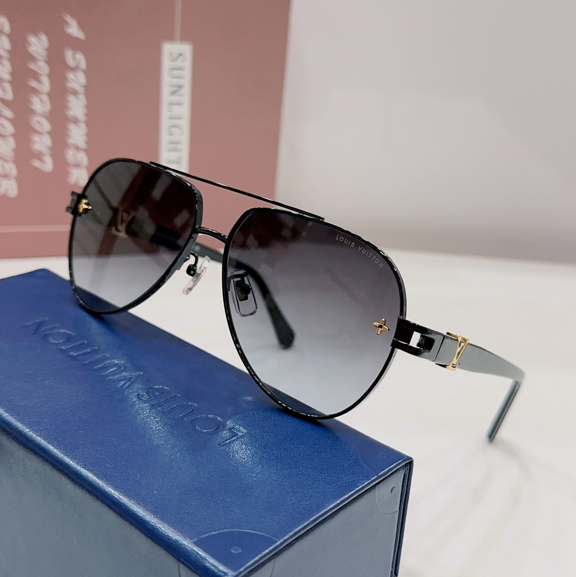 TOP Louis Vuitton LV Sunglasses  - 8 Color