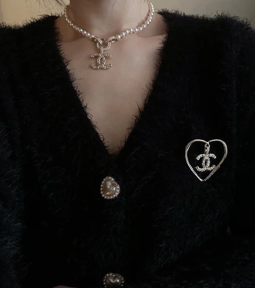 TOP CHANEL Pearl Choker and Vintage Logo Necklace