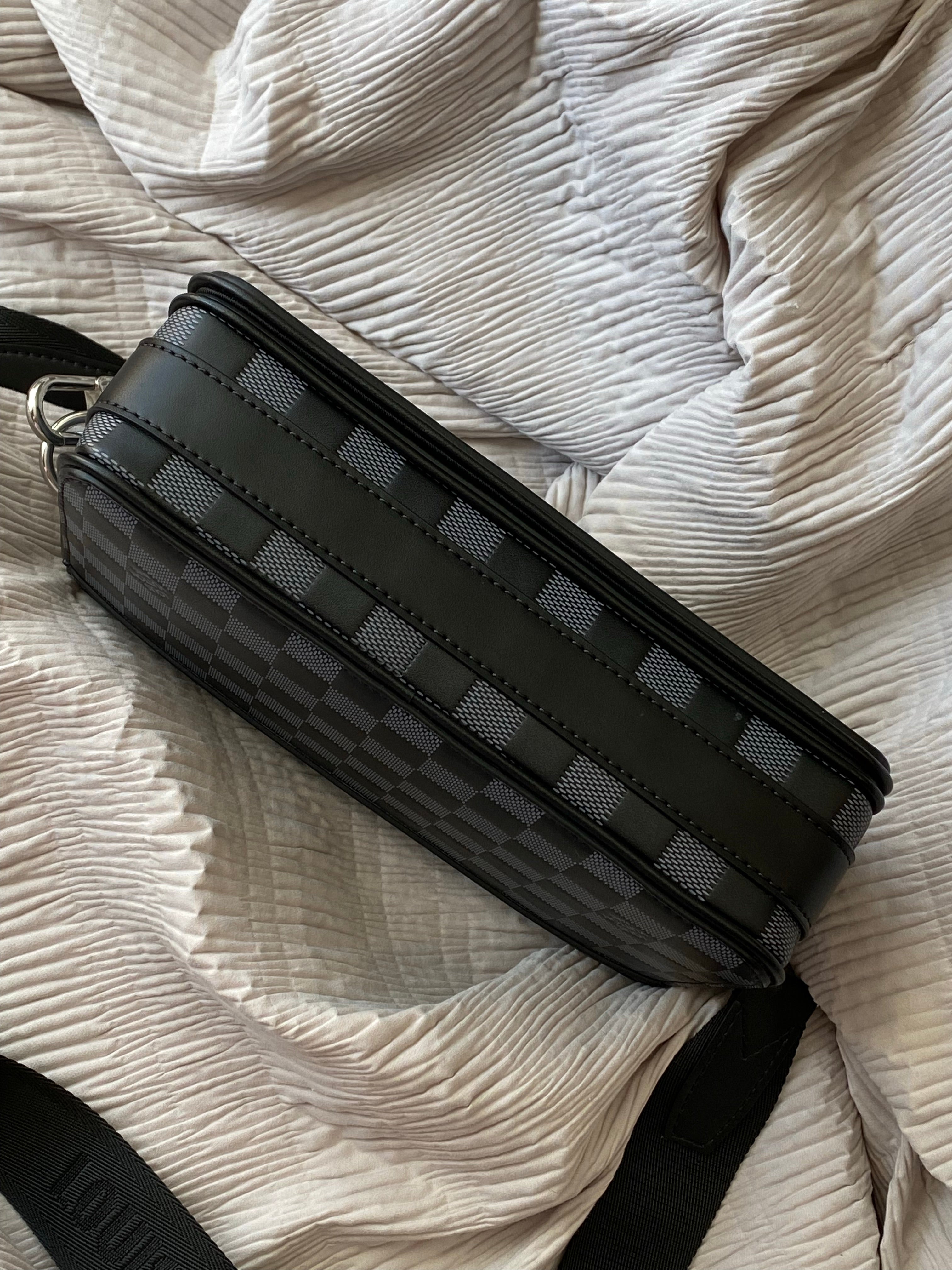 TOP Louis Vuitton LV  Messenger Bag 24 x 14 x 5 cm- Black