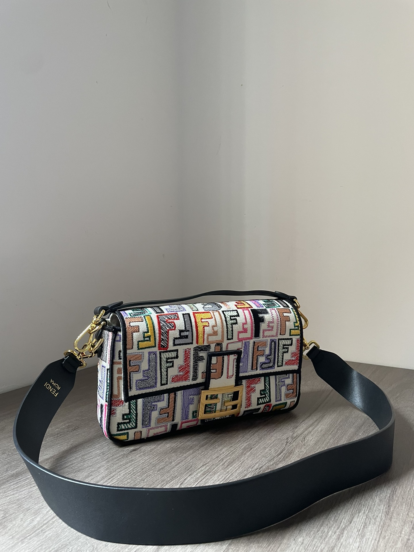 TOP FENDI Canvas Baguette Bag - 26x13x6cm