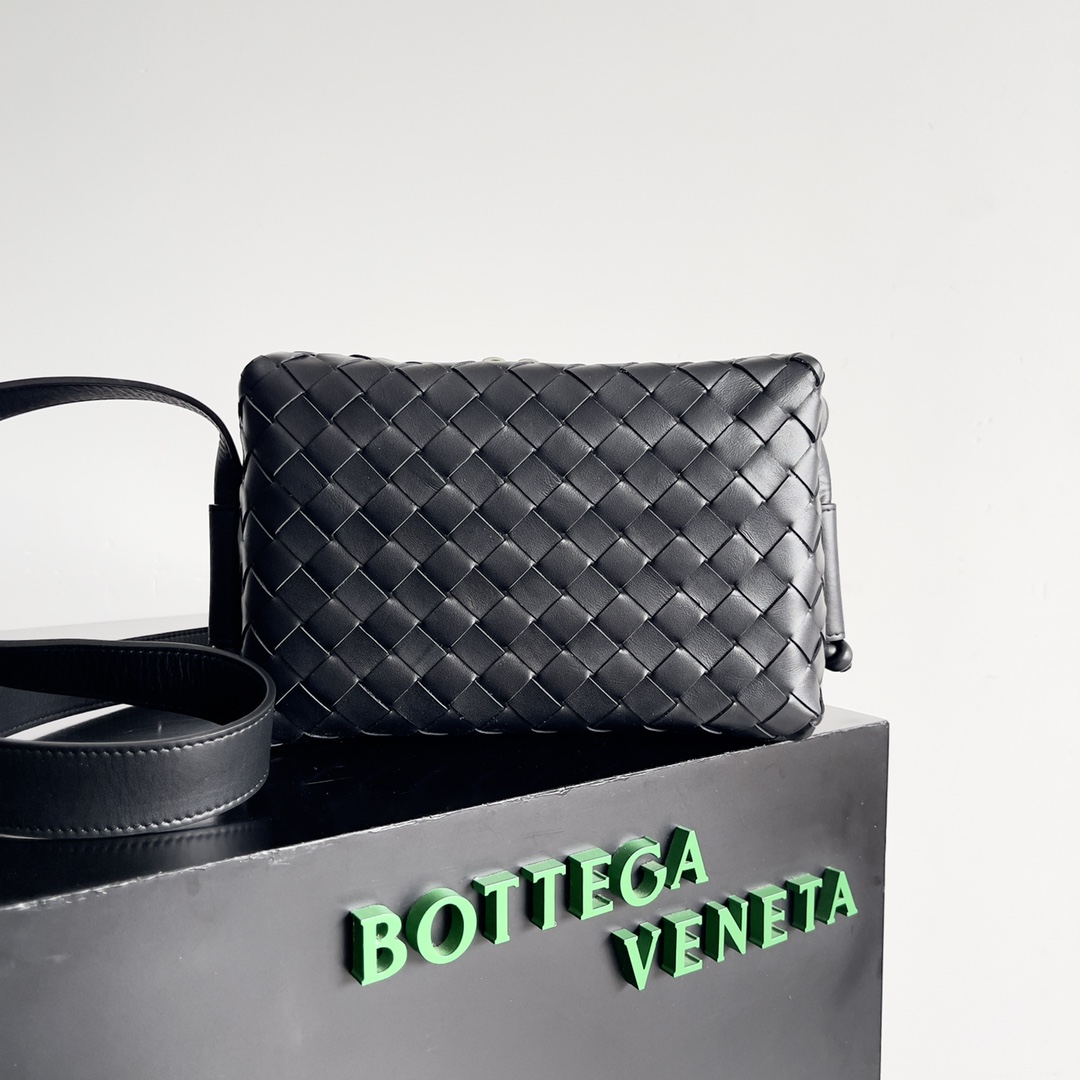 TOP Bottega Veneta BV Camera Bag Calfskin 23x16x8cm - Black