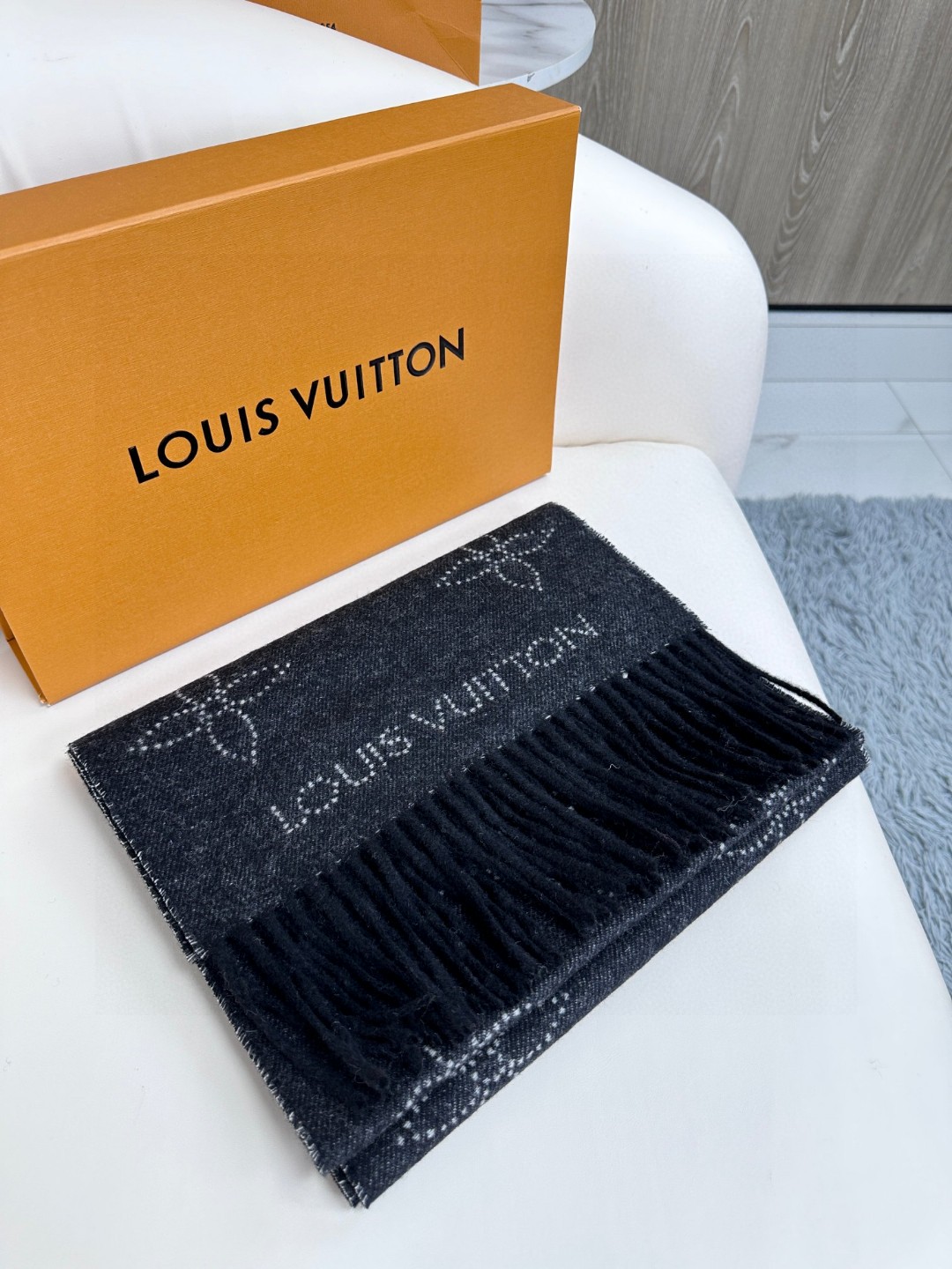 TOP Louis Vuitton LV Wool Scarf 196x28cm - 2 Color