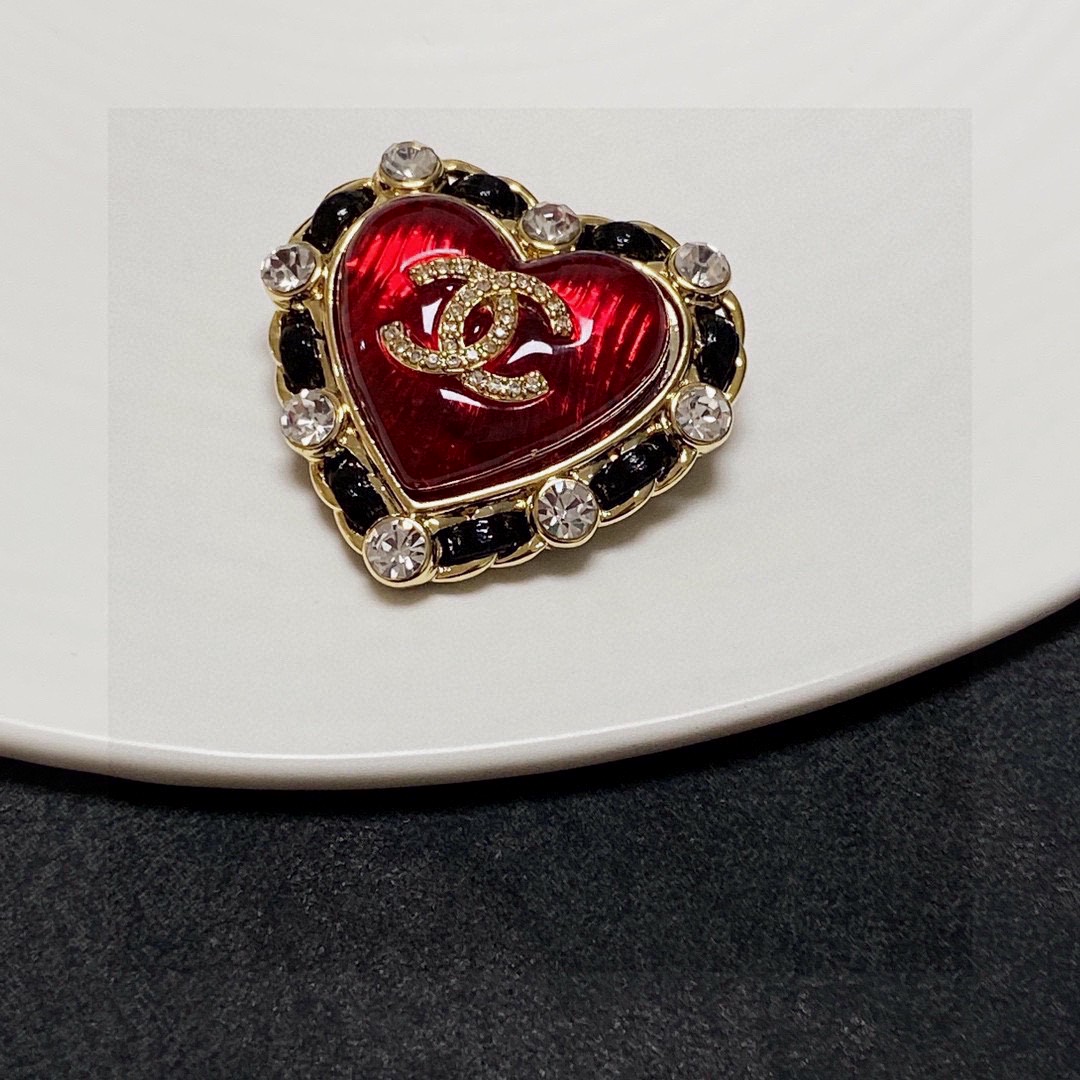 TOP CHANEL Heart Brooch-Red