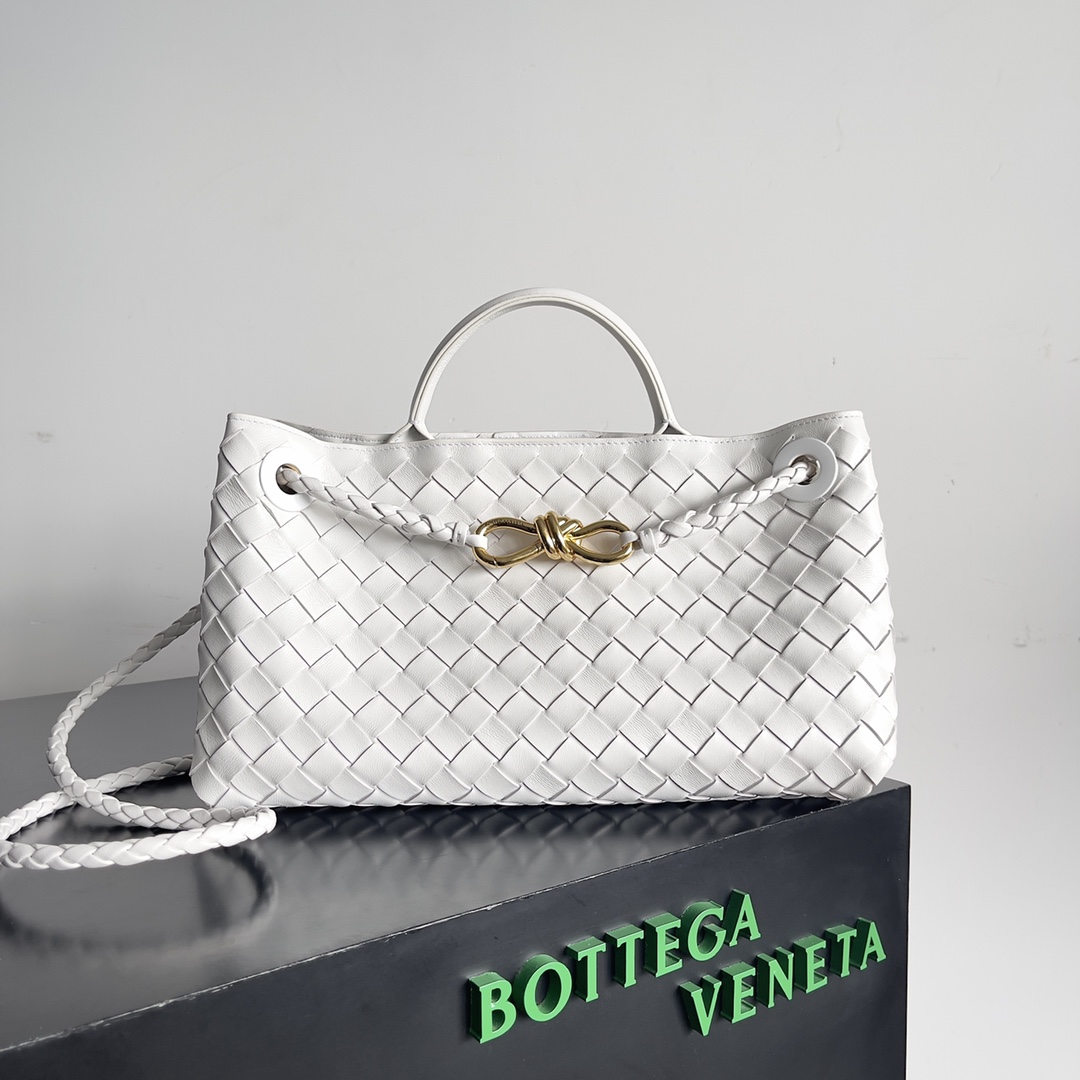 TOP Bottega Veneta BV Andiamo Bags - White