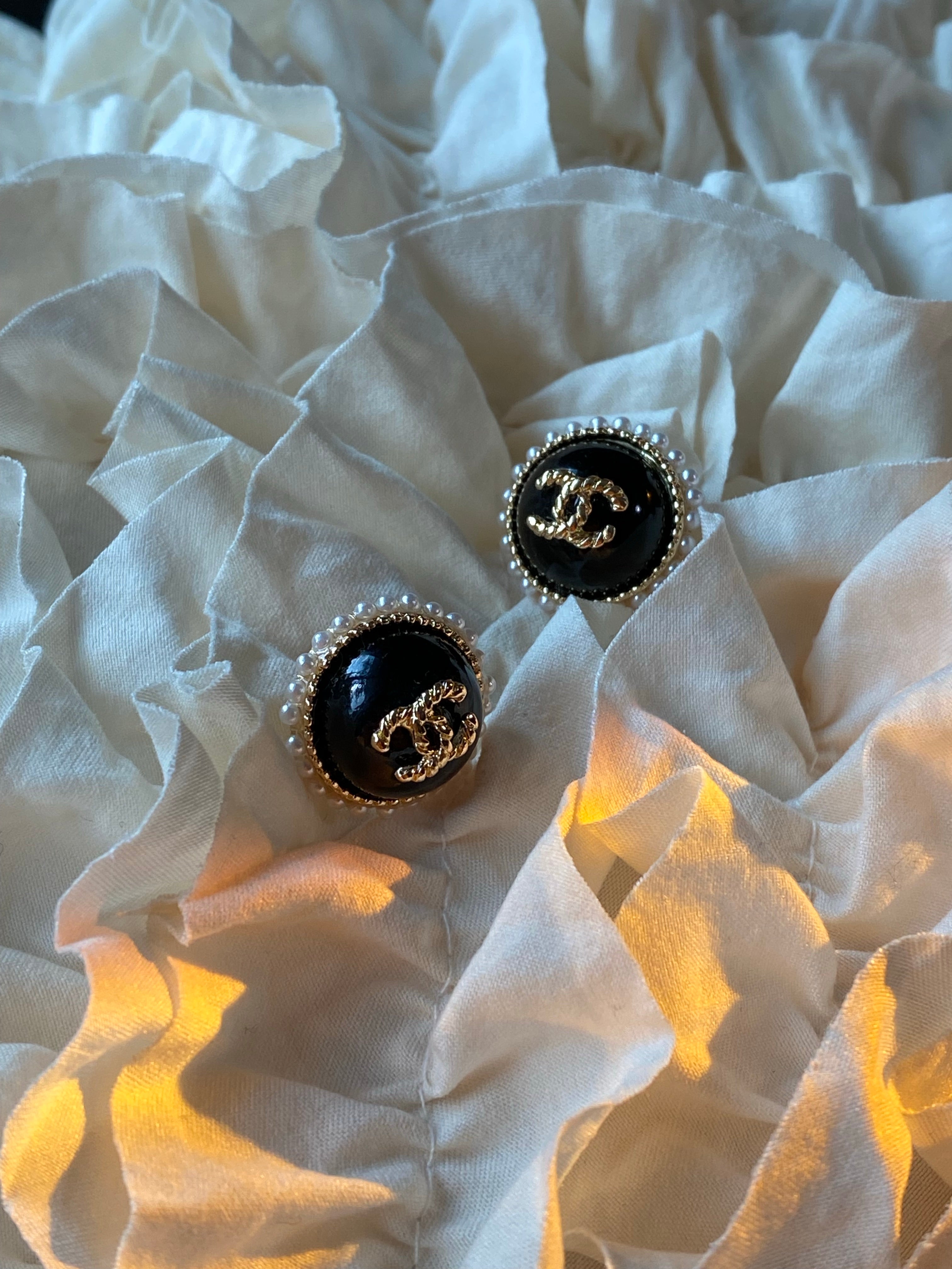 TOP CHANEL Stud Lady Earrings