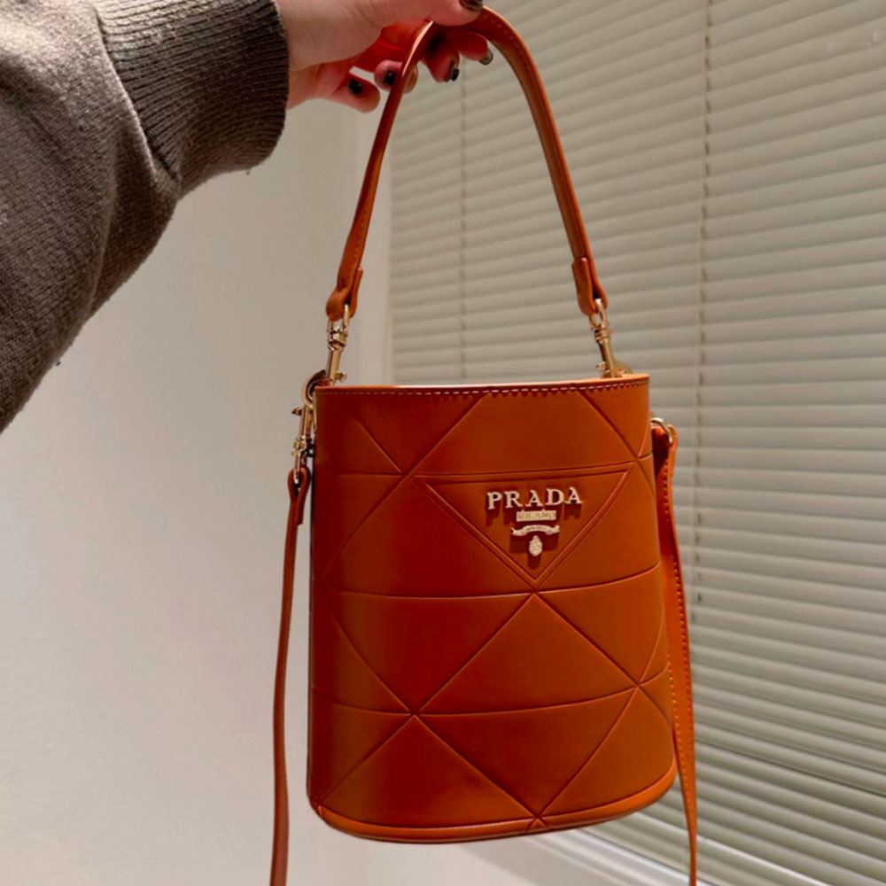 Prada Checkered Bucket Bag（Replica）
