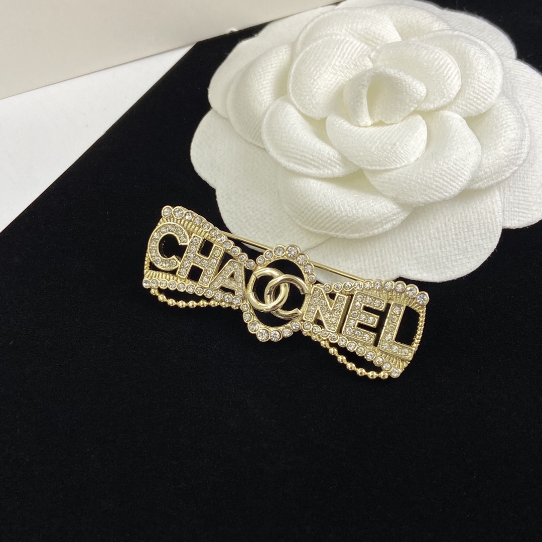 TOP CHANEL Brooch Collections