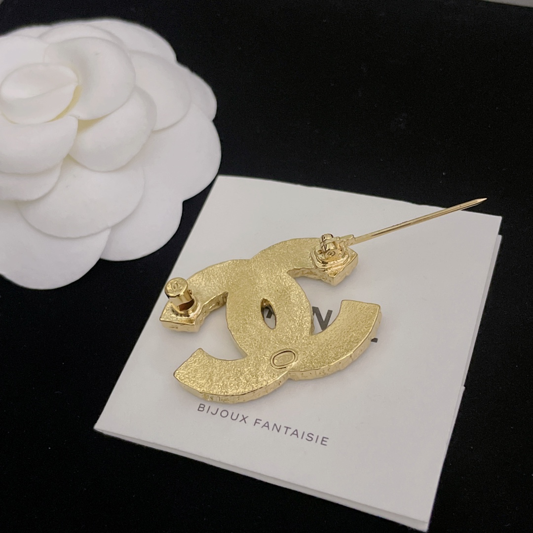 TOP CHANEL Double C Classic Brooch - Black