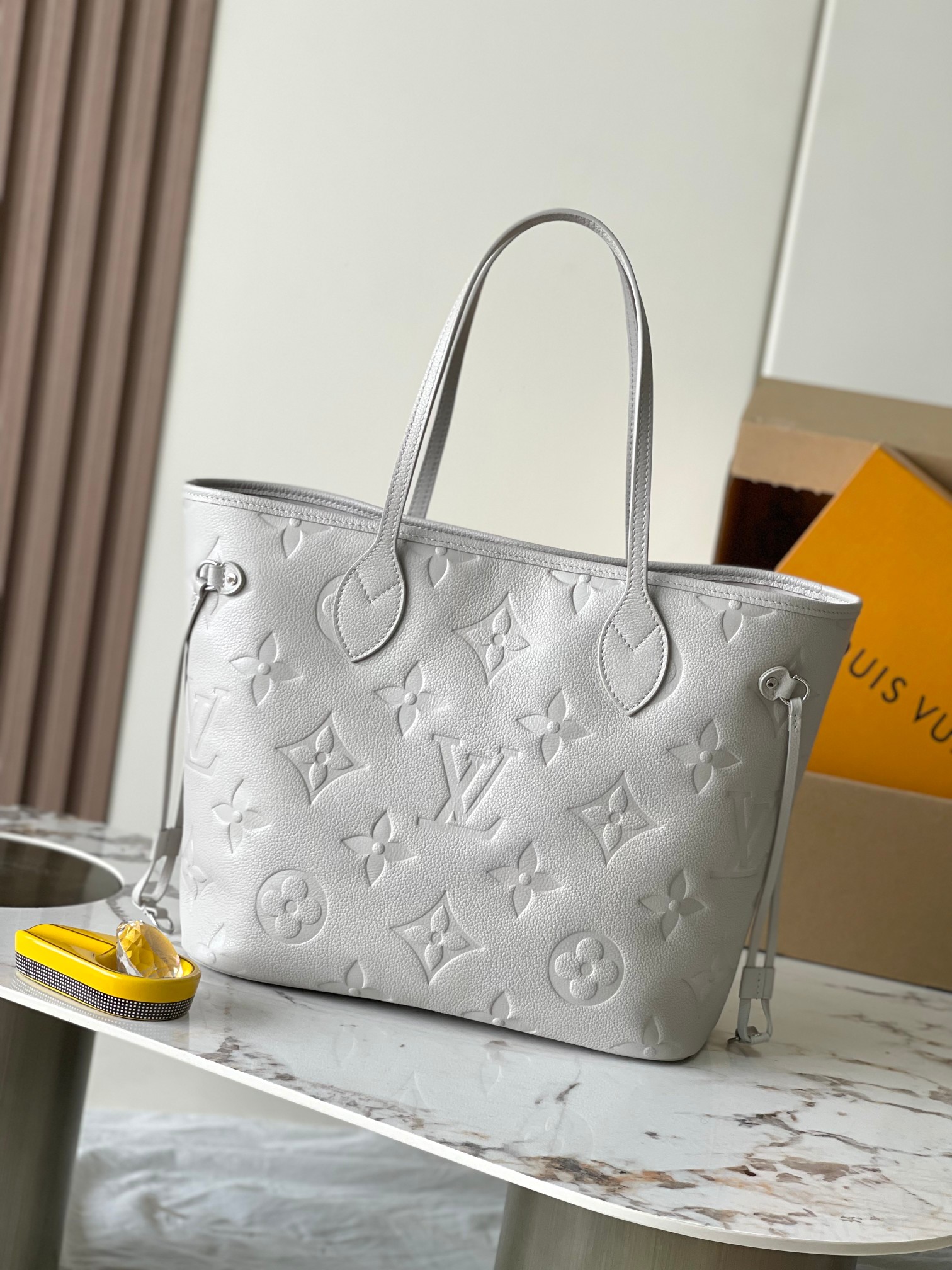 TOP Louis Vuitton LV Neverfull 28 x 14 x 31 cm - Milky