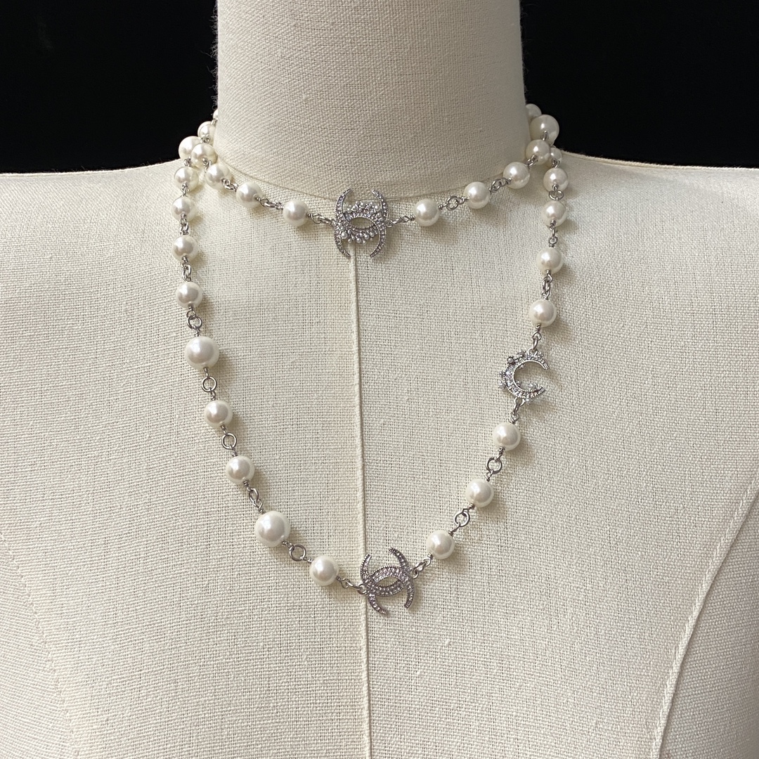 TOP CHANEL Sweater Necklace with Pearls - Silver