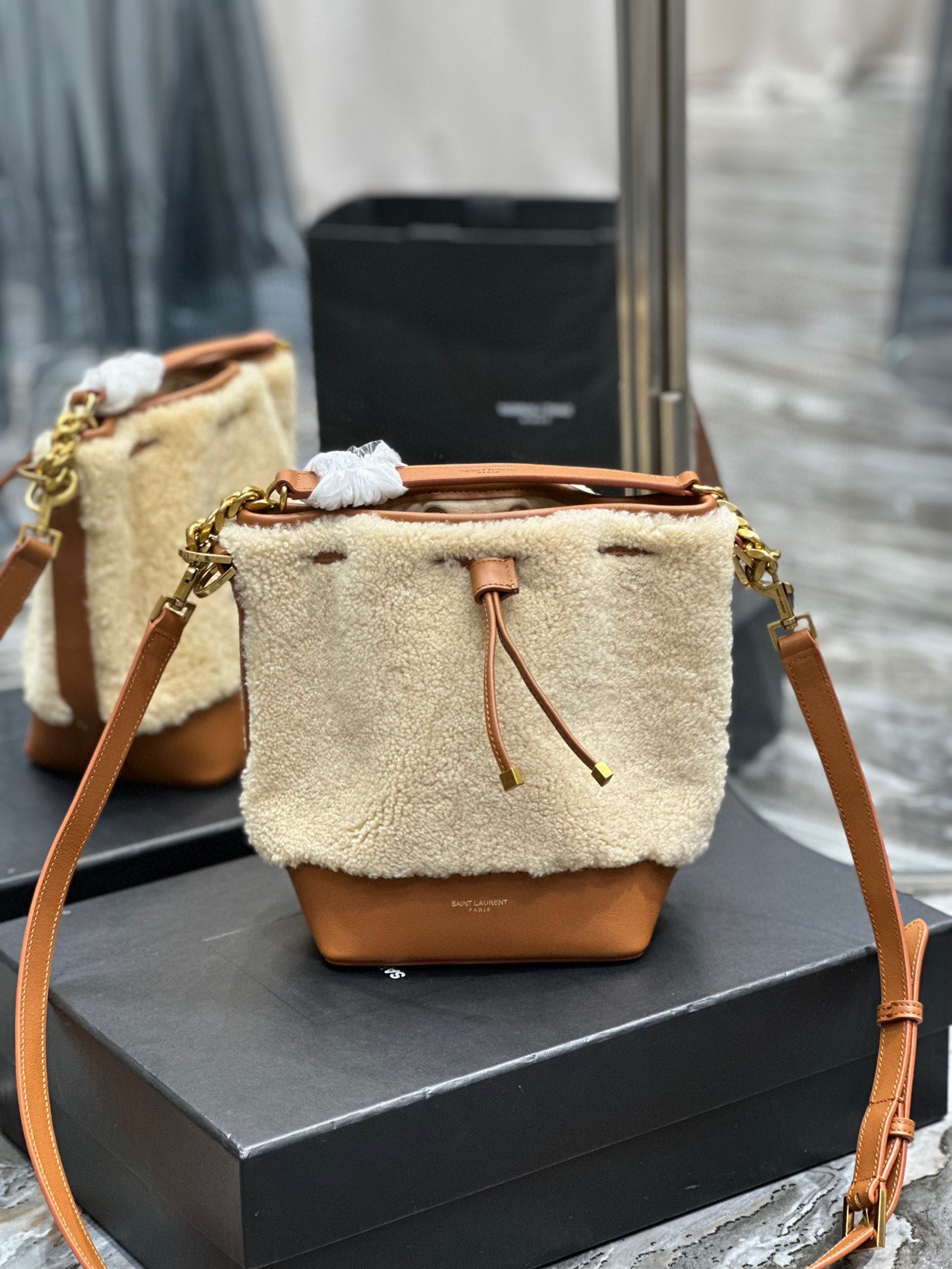 TOP Yves Saint Laurent YSL EMMANUELLE Bucket Bag
