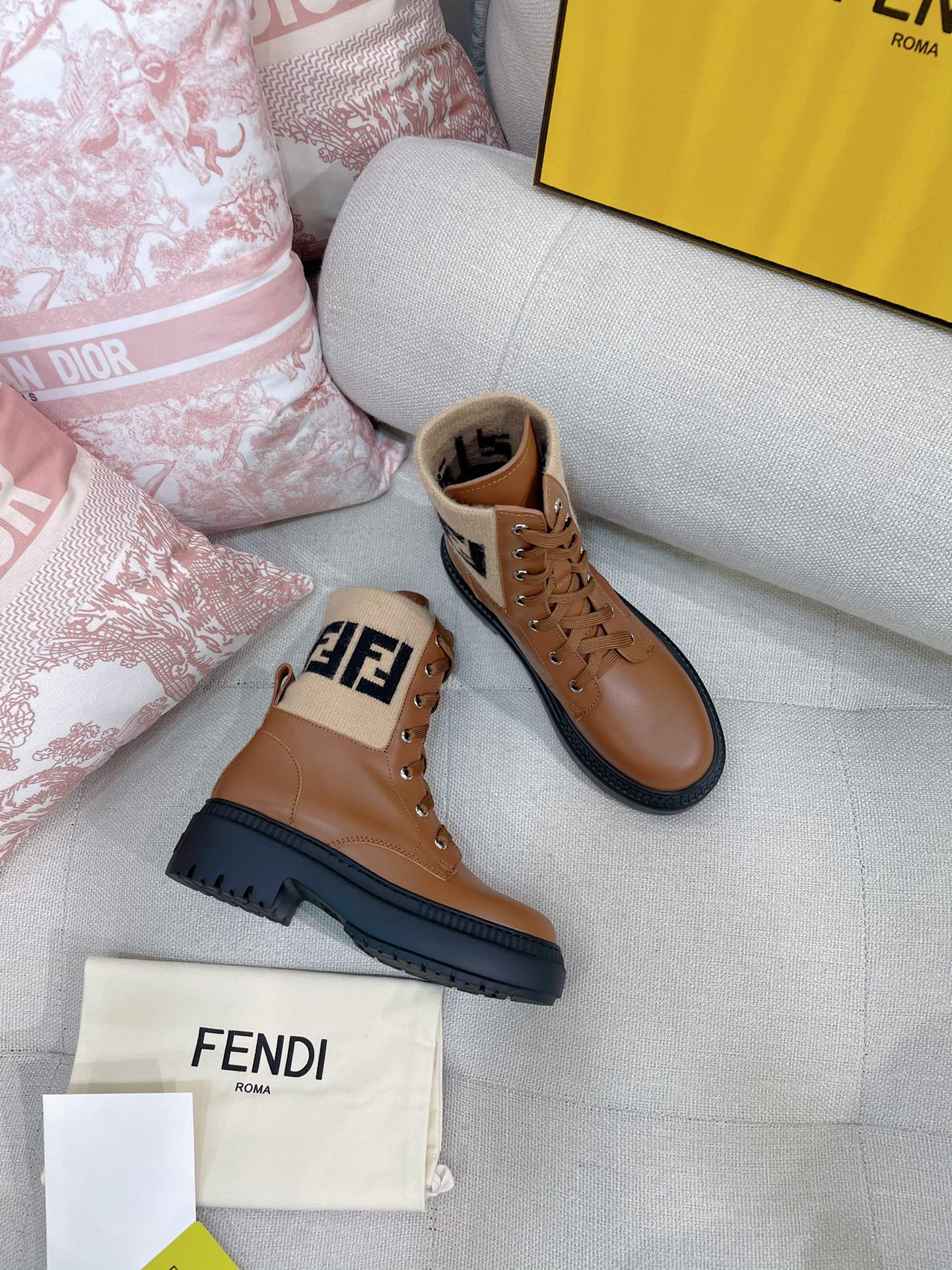 TOP FENDI Short-tube Martin Boots - 2 Color