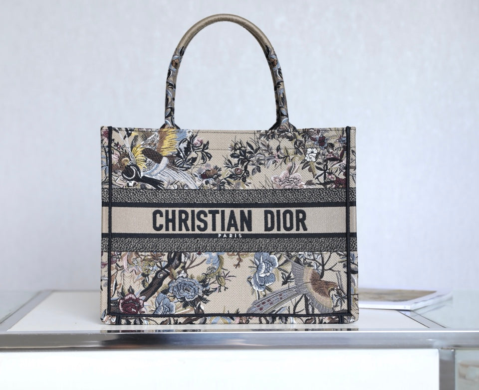 TOP Christian Dior Book Tote Bag Jadin d'Hiver Embroidery - 36×7×27CM - Medium - Beige Multicolored