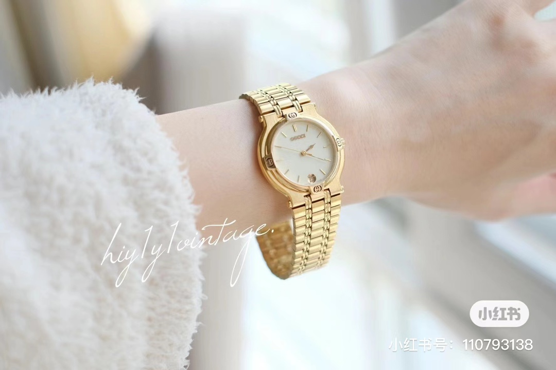 TOP GUCCI G-Timeless Lady Watch 32mm - Black & GOLD