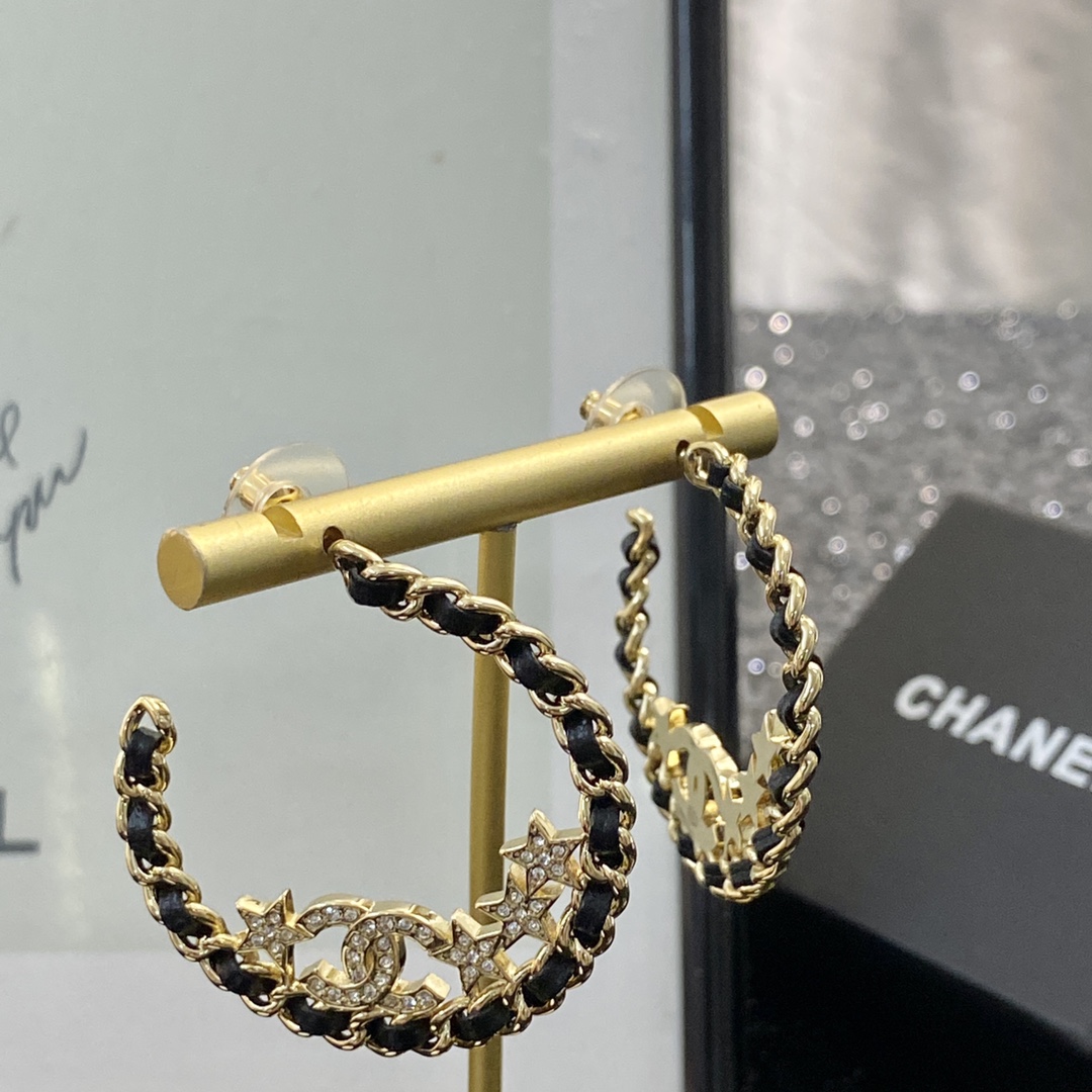 TOP CHANEL Double C Pierced Leather Star Earrings - Gold