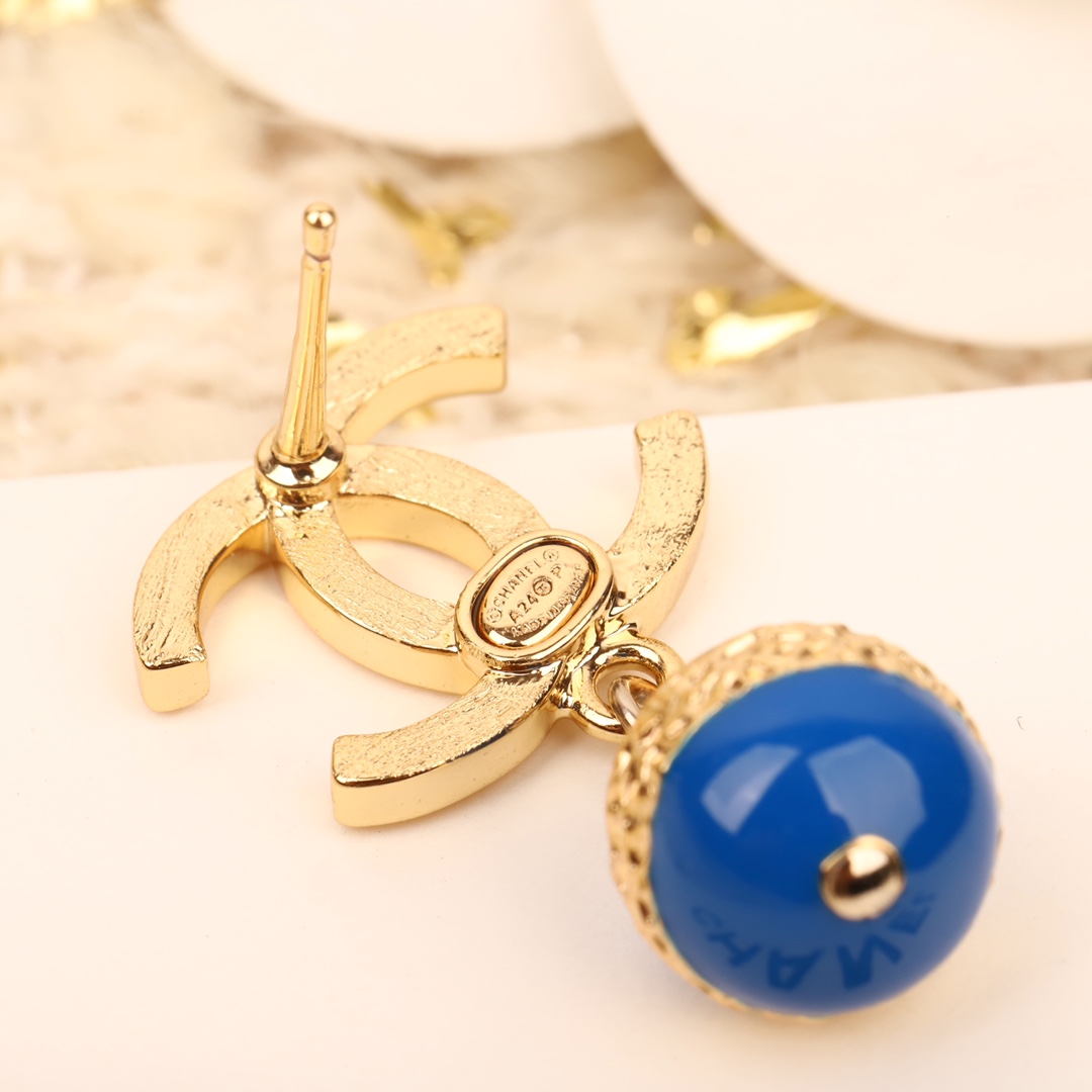 TOP CHANEL CC Pendant Earrings