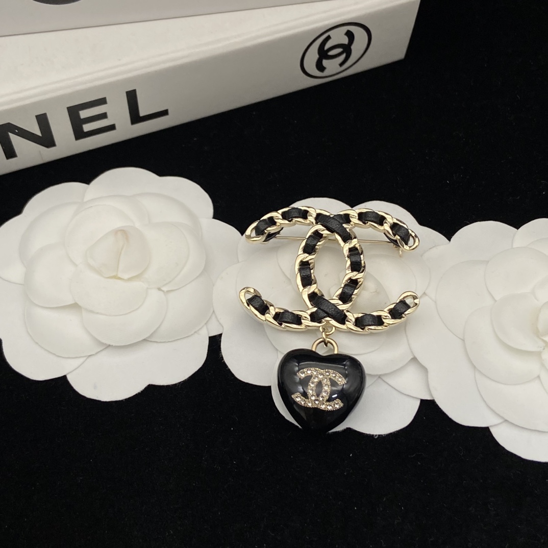 TOP CHANEL CC Heart Brooch - Black