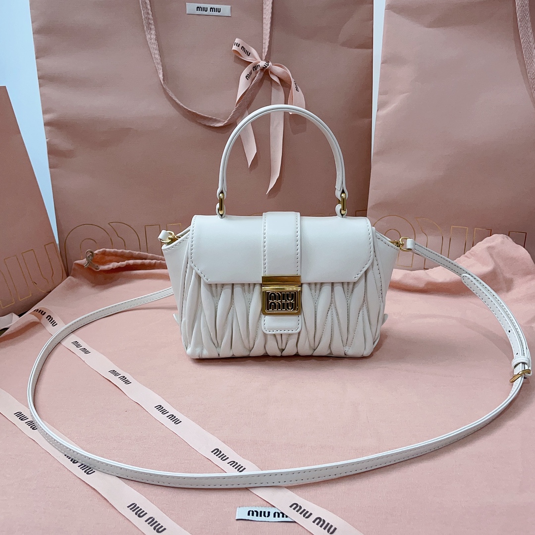 TOP Miu Miu Handbag Sheepskin 17*12.5*7 cm - 3 Colors