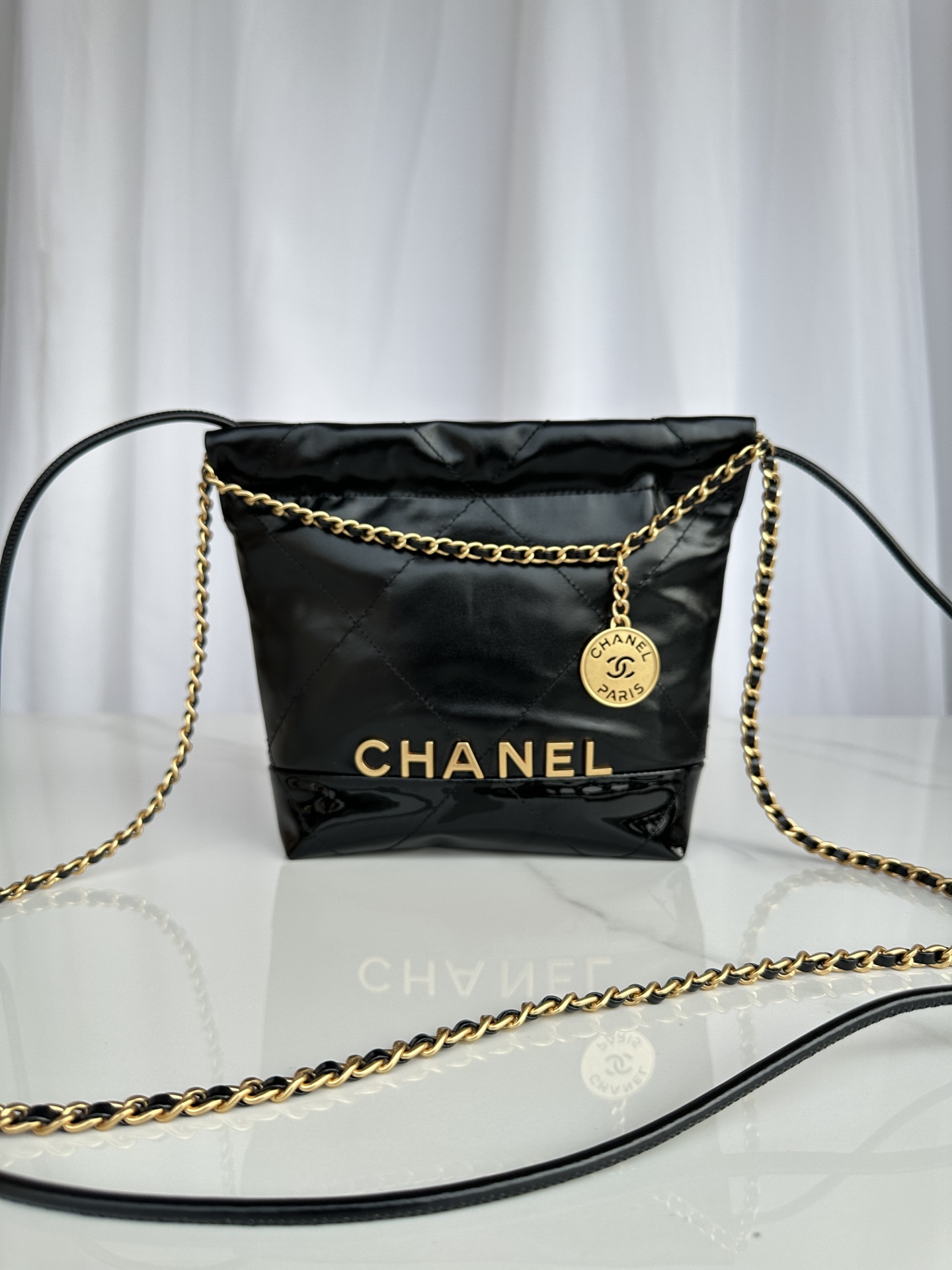 TOP CHANEL Lambskin Paired With Patent Leather 22 Bags 19x20x6cm/35x37x7cm/39x42x8cm - Black&GWH