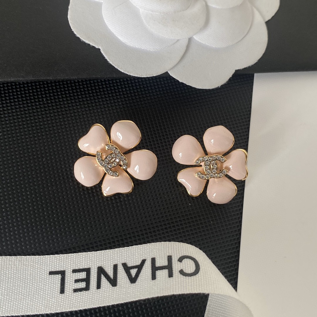 TOP CHANEL Flower Earrings