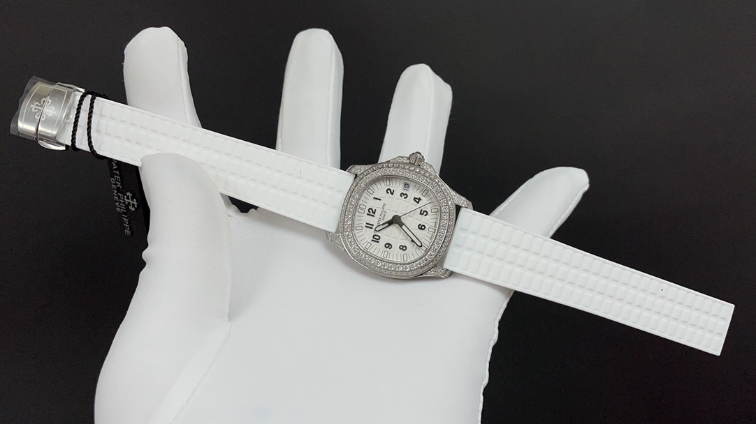 TOP Patek Philippe AQUANAUT Women's 35.6mm Watch - White with Silver