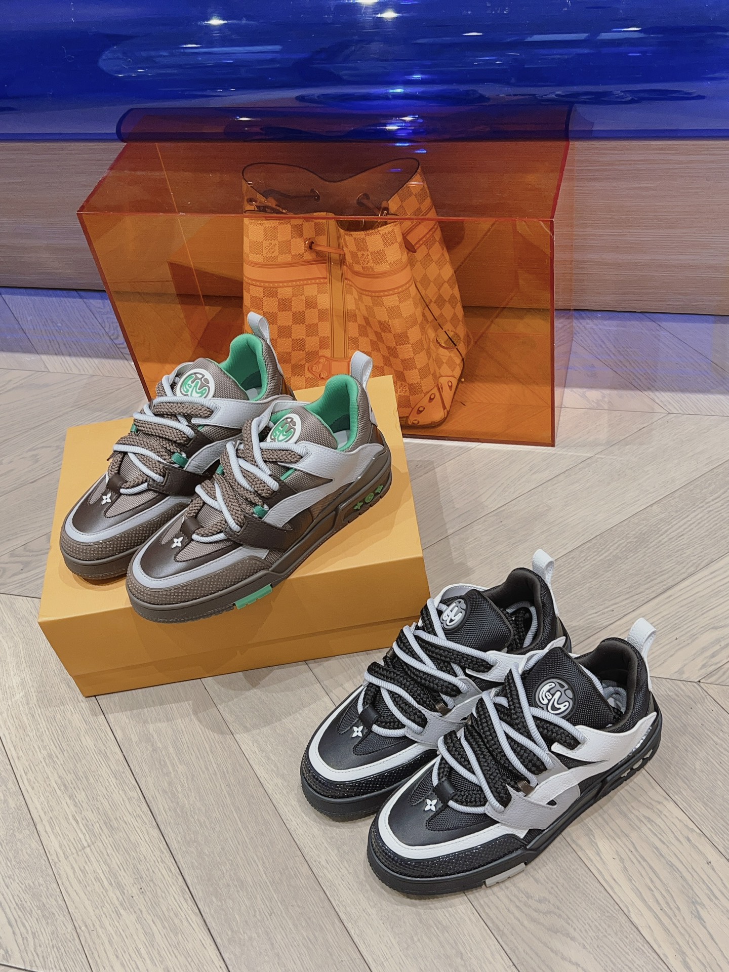 TOP Louis Vuitton LV Cow Leather And Tech Mesh Fabric Sneakers - 2 Colors