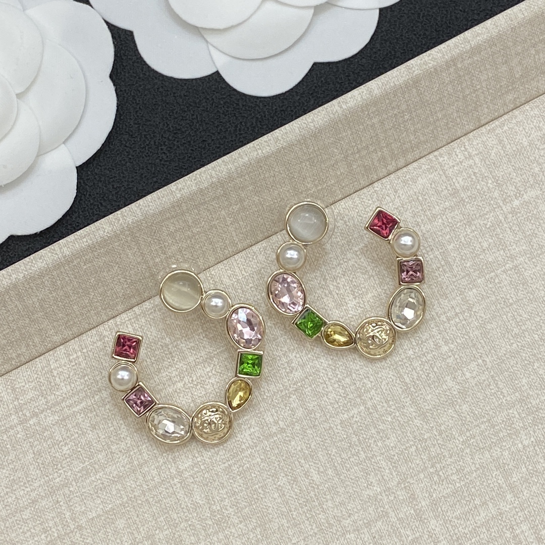 TOP CHANEL  Earrings - Gold