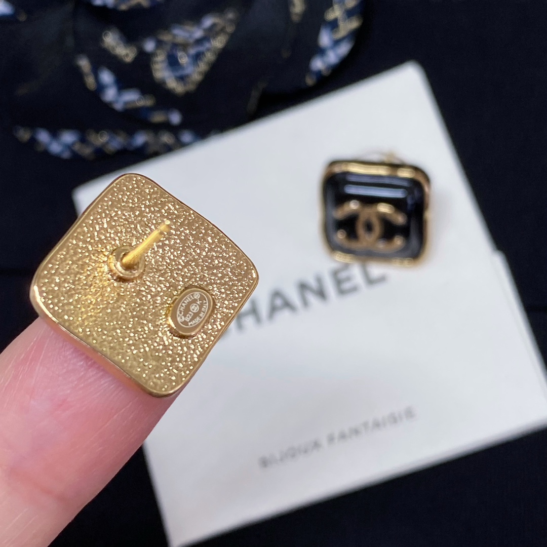 TOP CHANEL Black Gold Sugar Cube Earrings