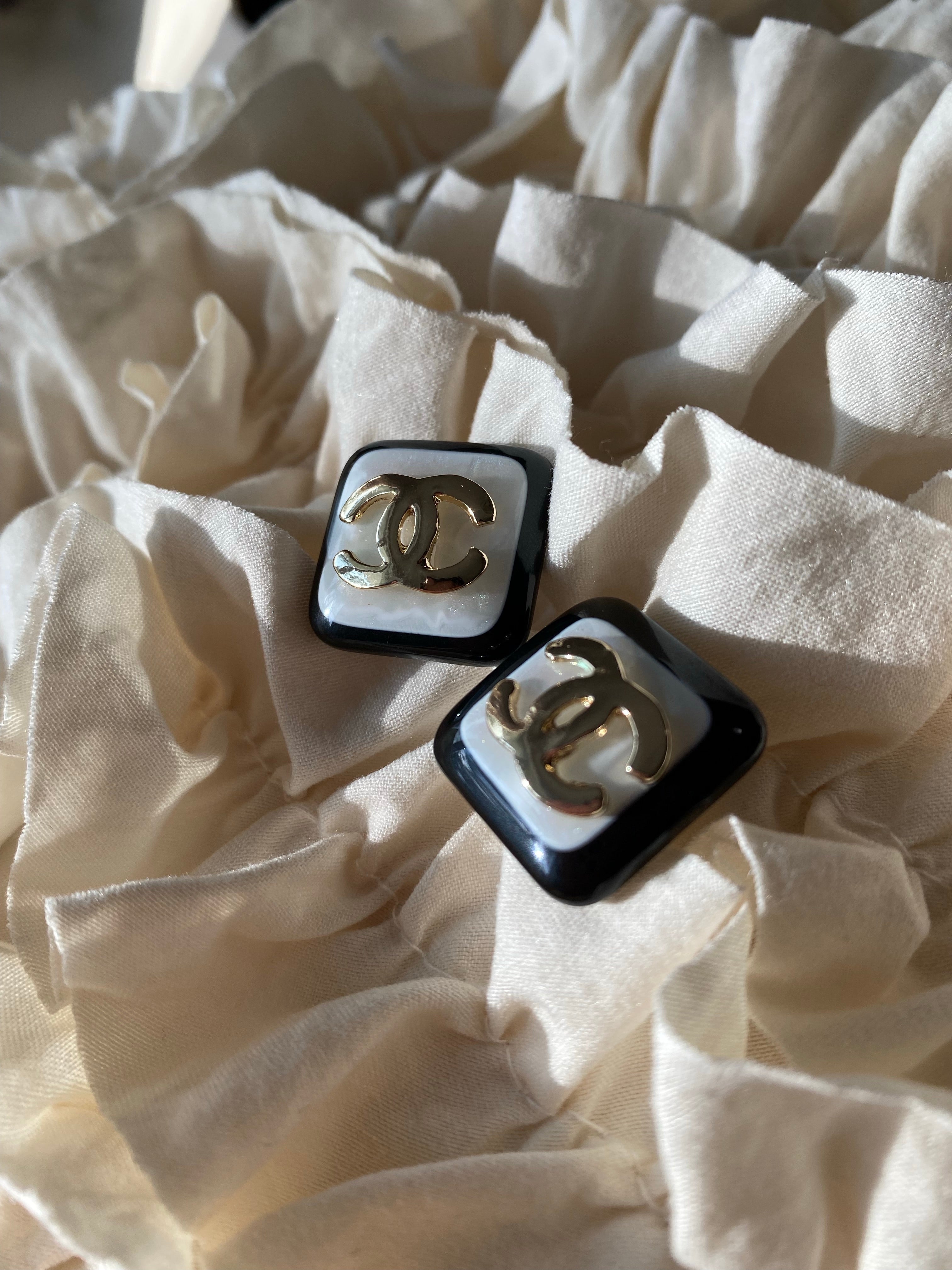 TOP CHANEL Square Black and White Earrings