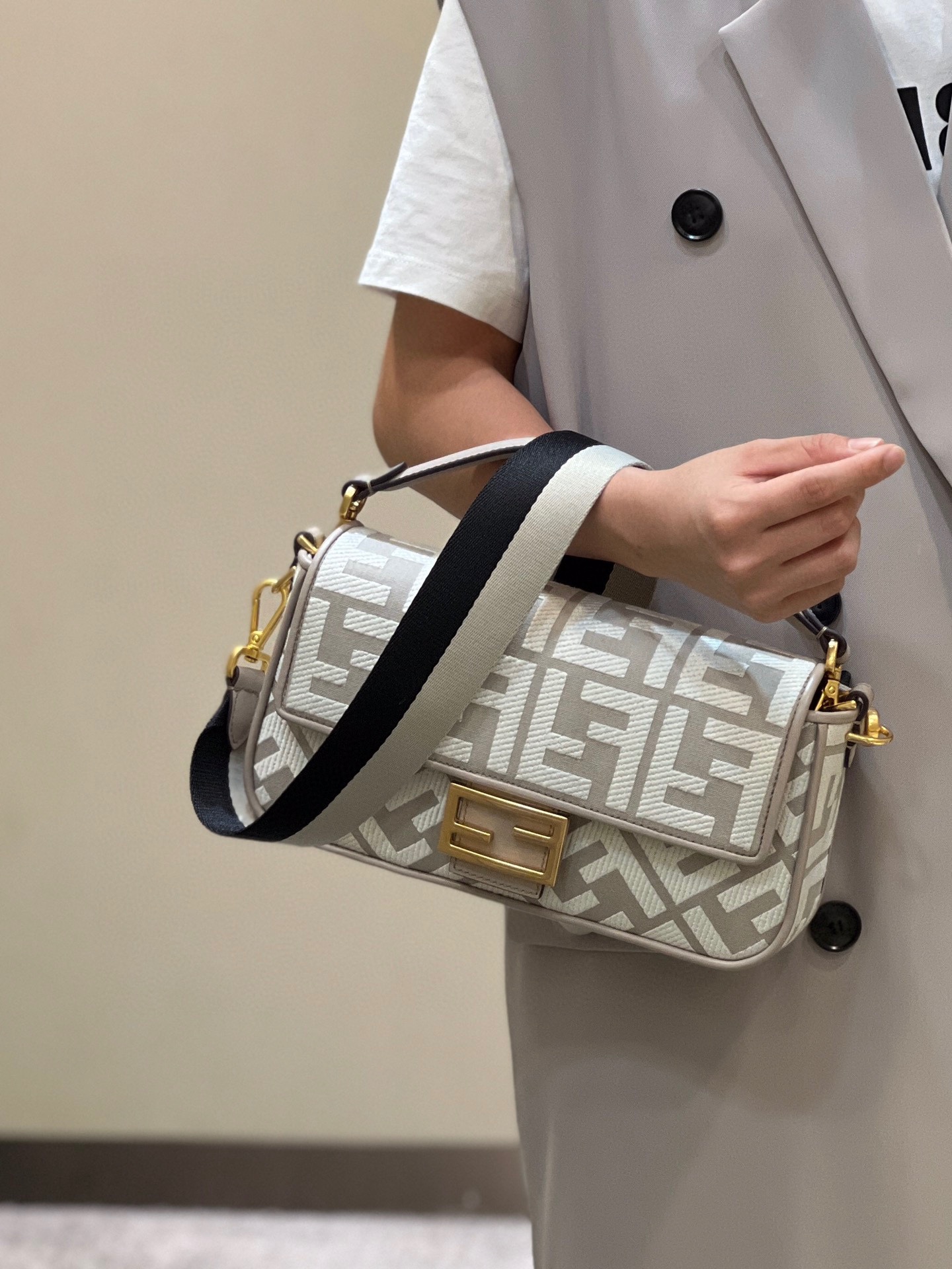 TOP FENDI Canvas Baguette Bag - 27×6×14cm - Light Grey&GHW