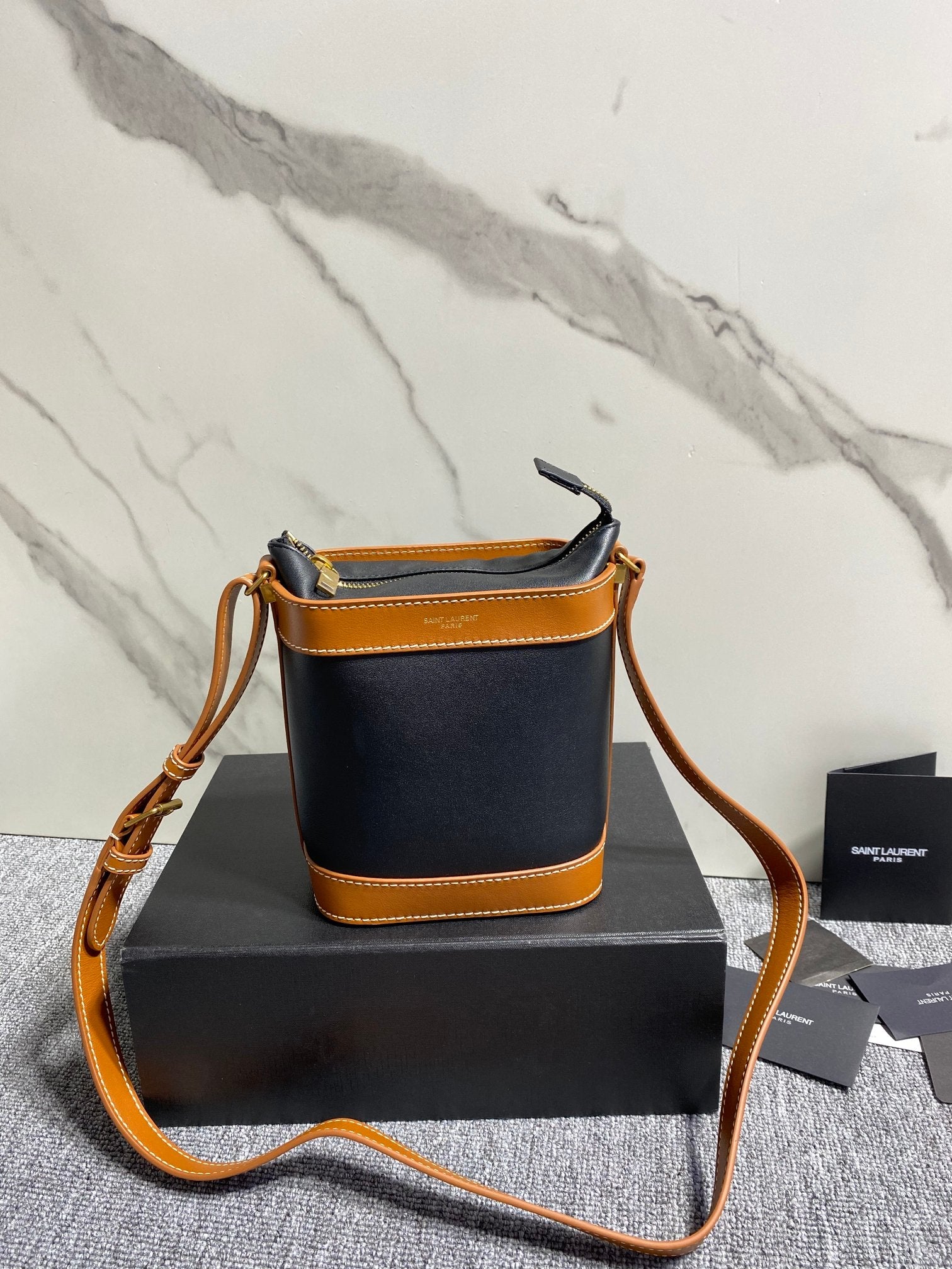 TOP Yves Saint Laurent YSL Aphile Bucket Bag - Black