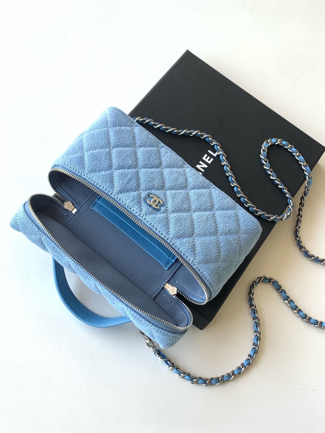 TOP CHANEL Vanity Case Denim 17×19.5×5cm - Blue