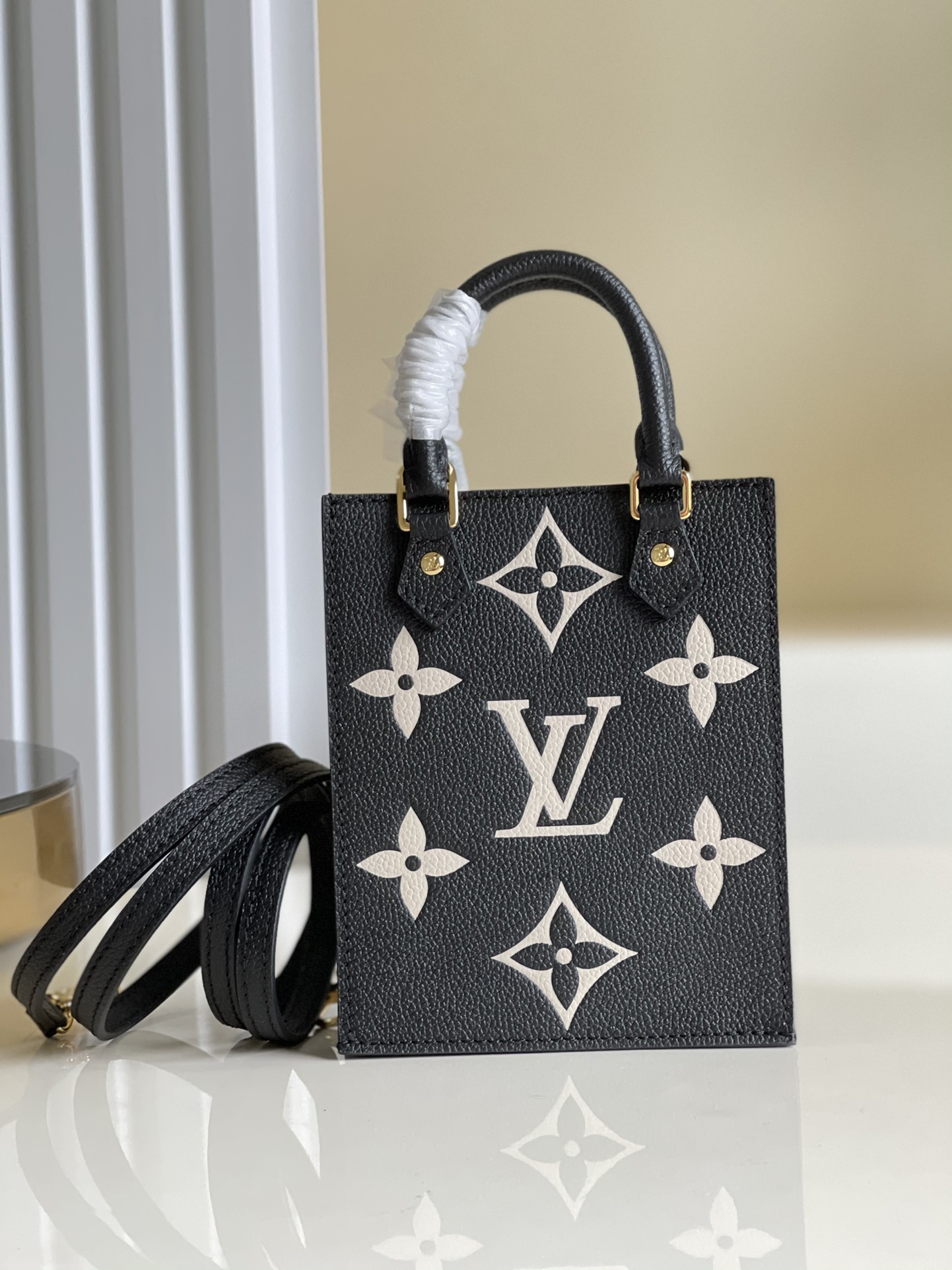TOP Louis Vuitton LV Sac Plat Handbag 14 x 17 x 5cm-Black