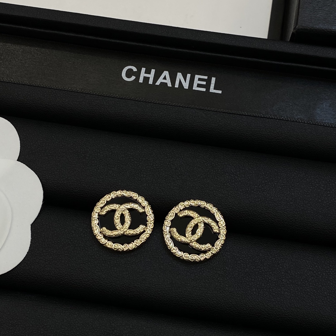 TOP CHANEL Earrings - Gold