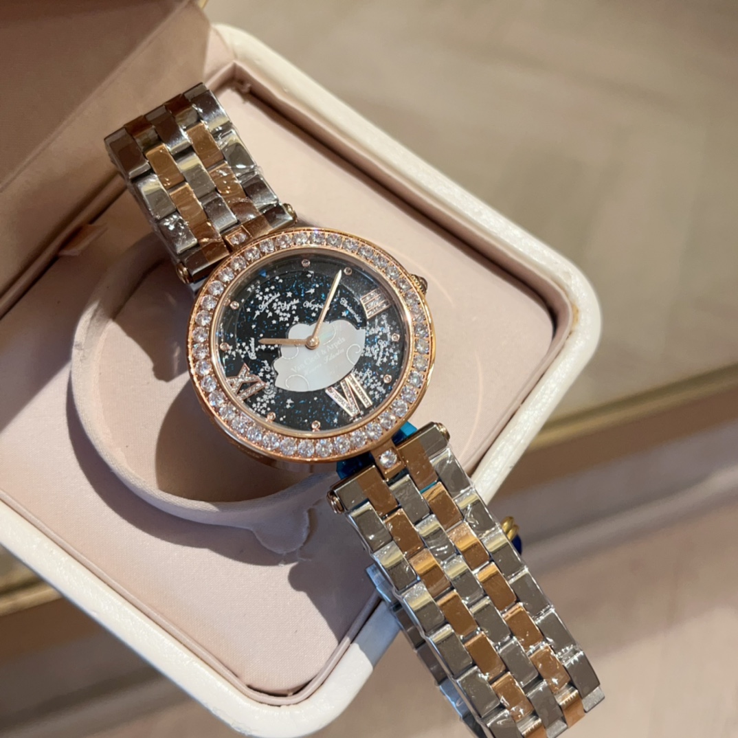 TOP Van Cleef & Arpels  Watch - 2 Colors