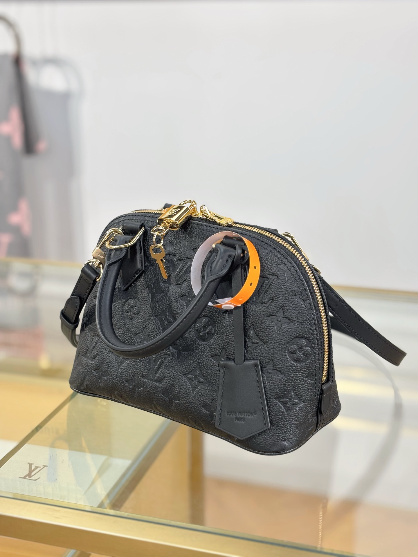 TOP Louis Vuitton LV Alma BB Bag 23.5x17.5x11.5 cm - Black