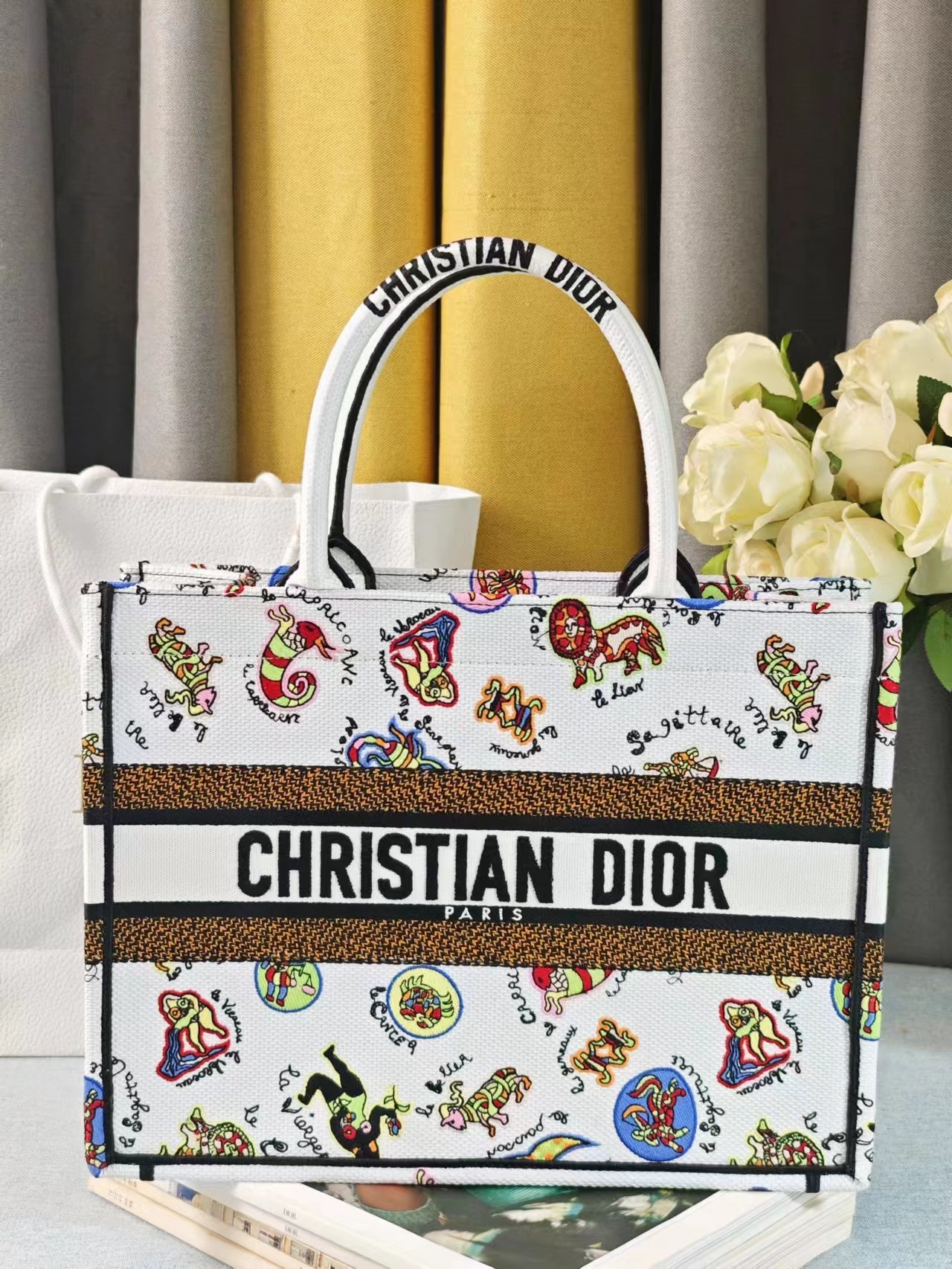 TOP Christian Dior Dragon Zodiac Embroidery Book Tote Bags - 36.5X27.5X16.5cm