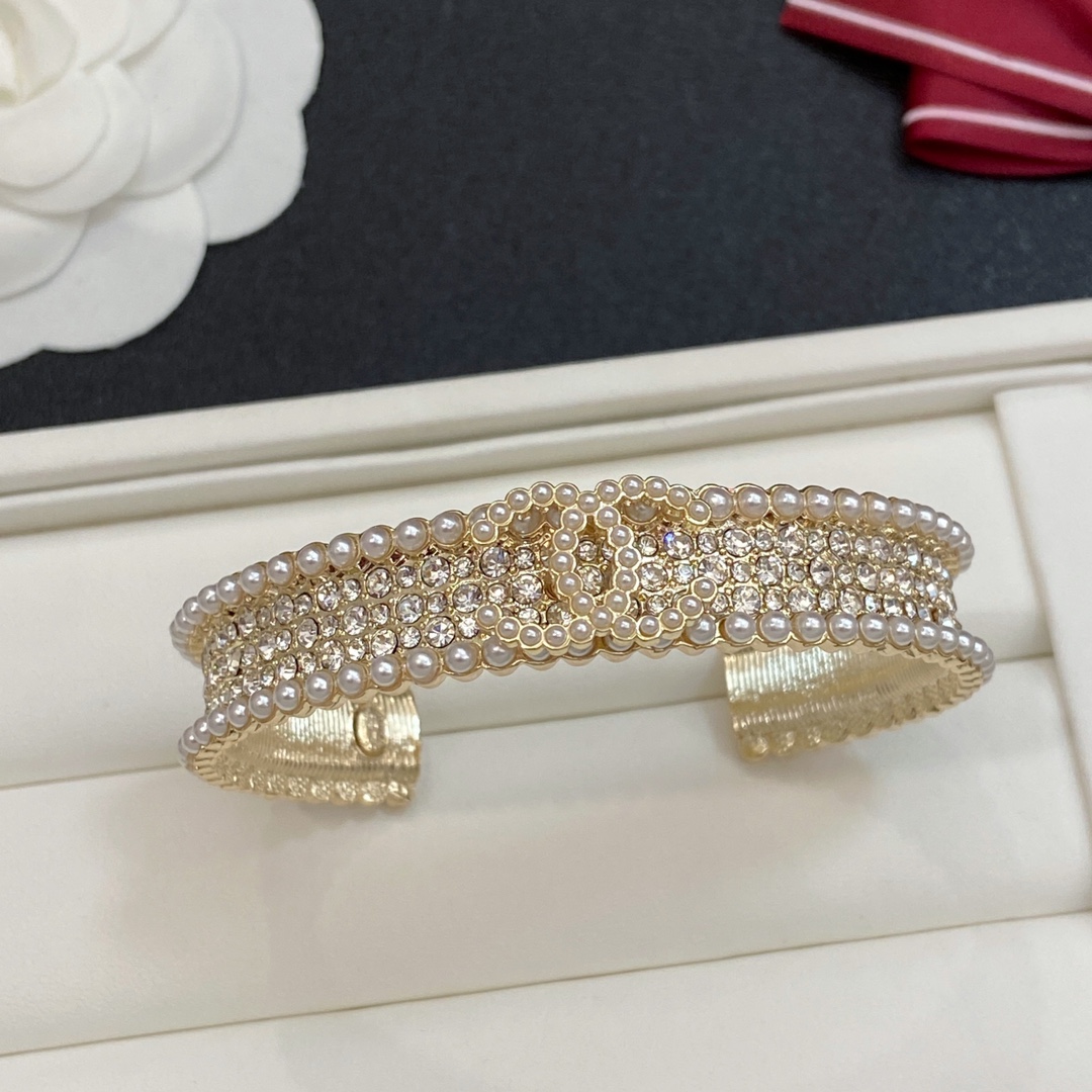 TOP CHANEL Bracelet - Gold
