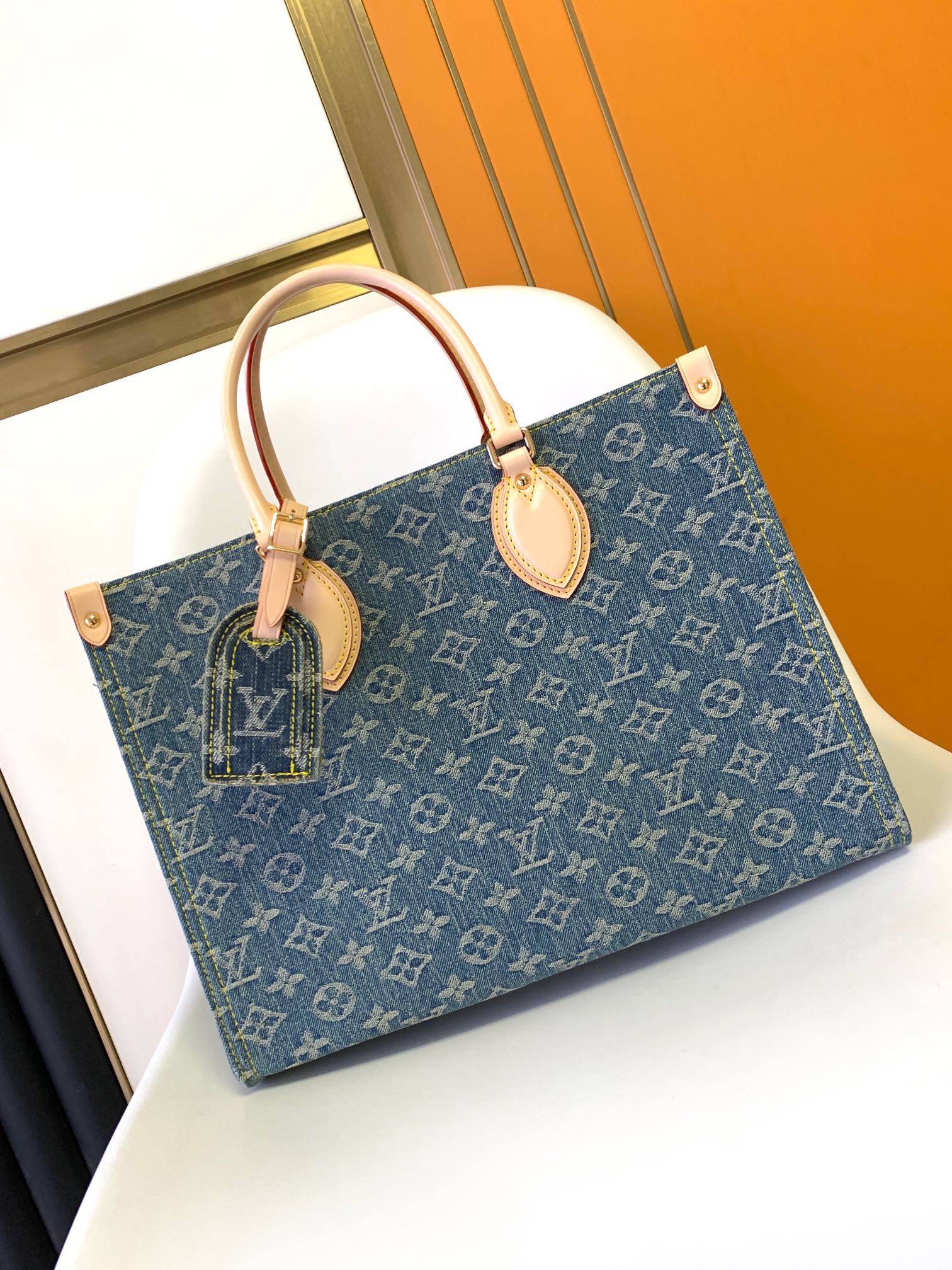 TOP Louis Vuitton LV Monogram Leather On The Go Bag MM 35x27x14cm - Denim