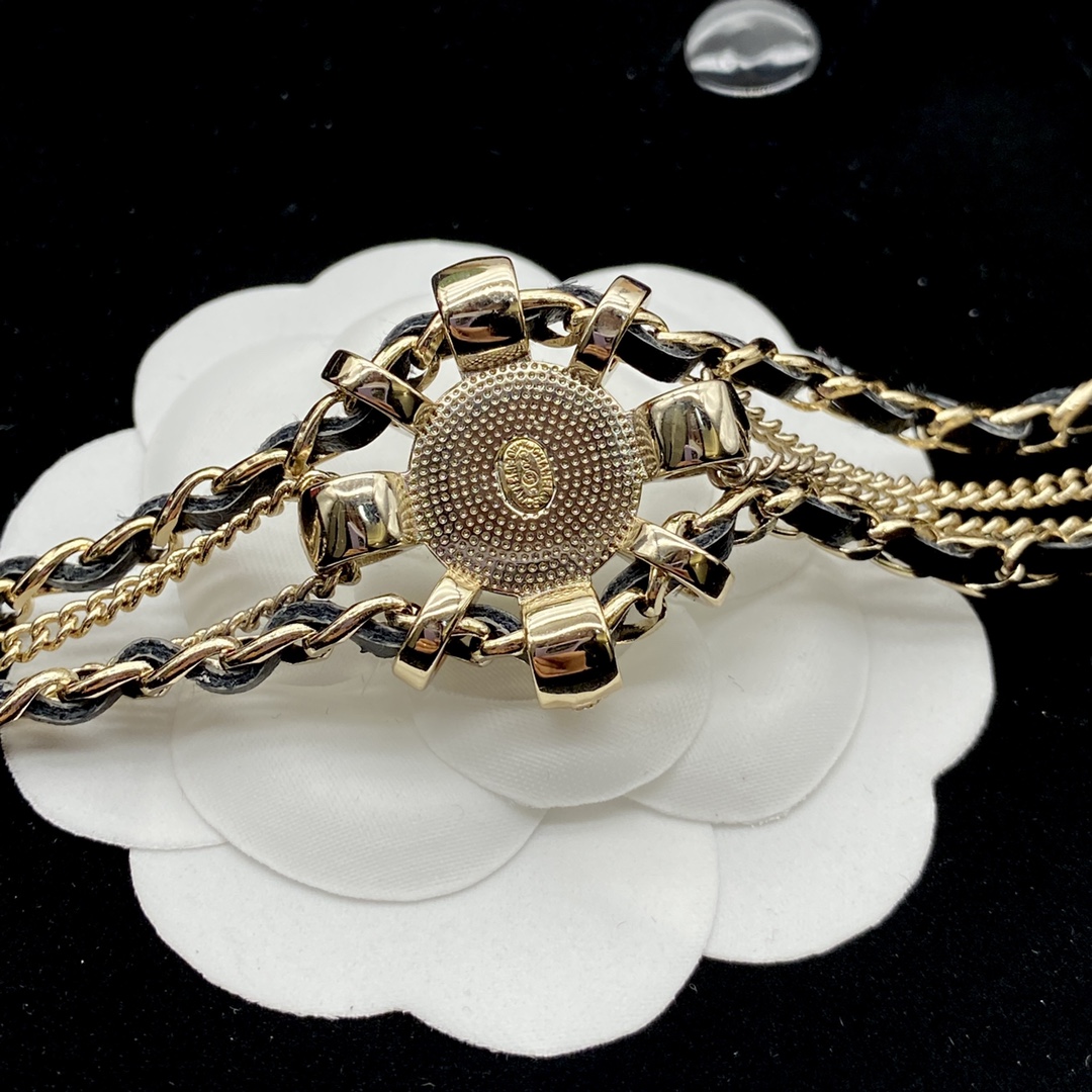 TOP CHANEL Choker Necklace