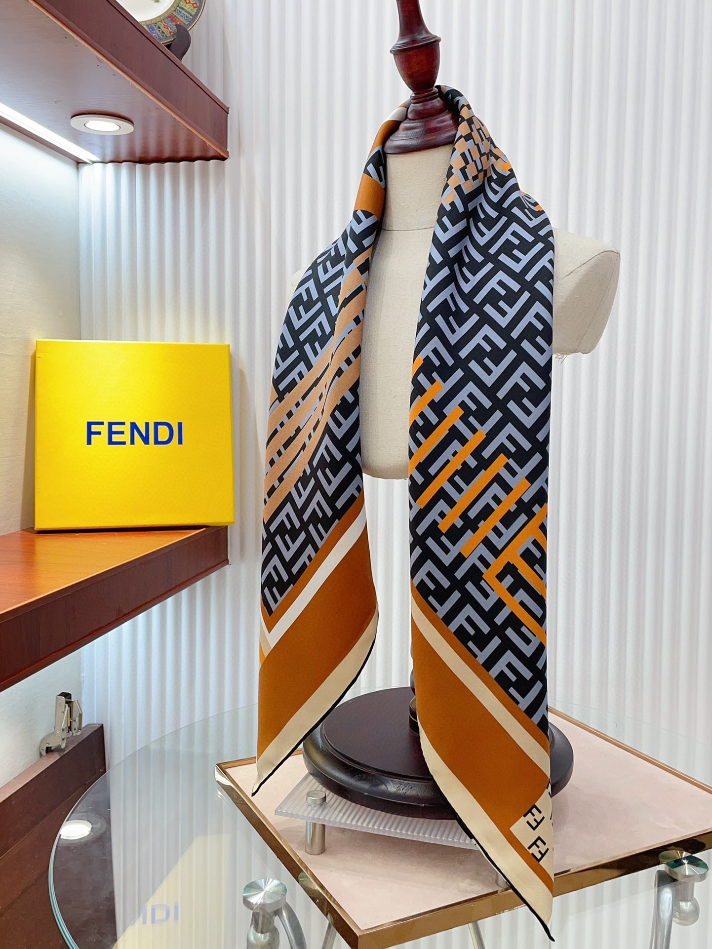 TOP FENDI FF Square Scarf 90 x 90 cm - 2 Colors