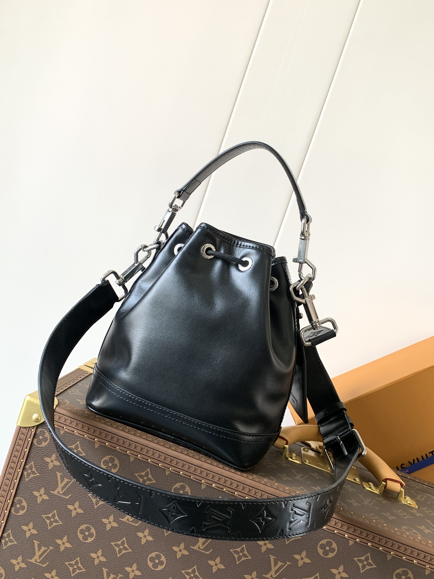 TOP Louis Vuitton LV Noé Cargo Bag 24*16*22CM - Black