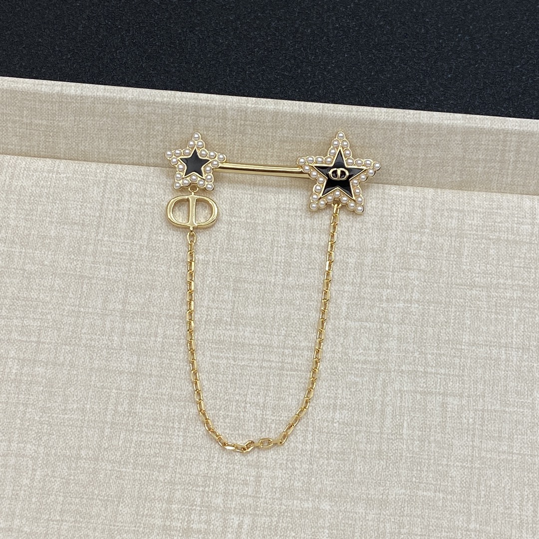 TOP Christian Dior Five-Pointed Star Brooch - Gold