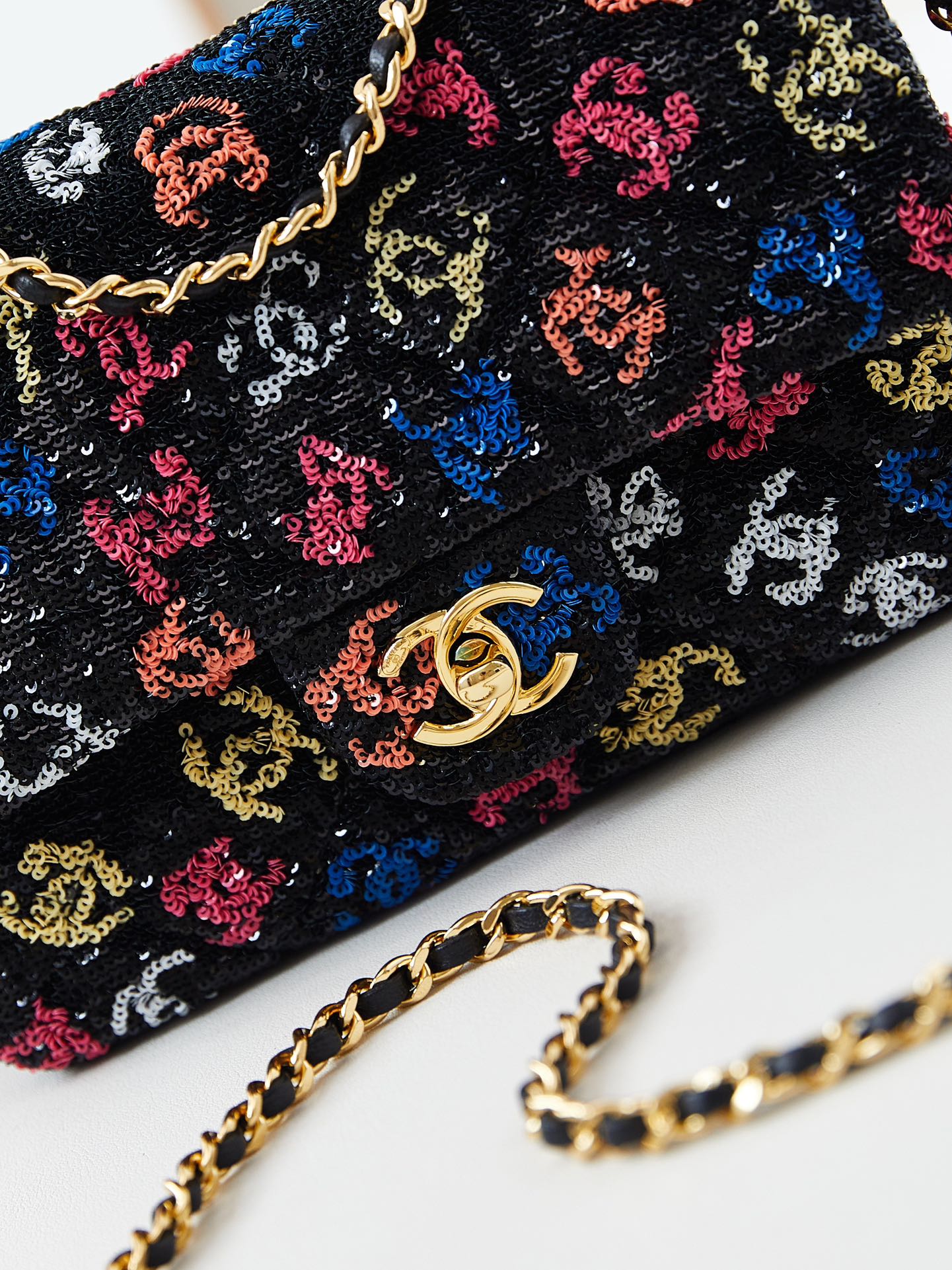 TOP CHANEL Flap Bag with Colorful Sequins 14x21x8cm - 2 Color