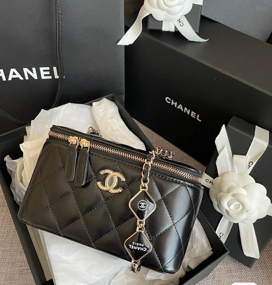 TOP CHANEL Lambskin Makeup Box 17*9.5*8cm - Black