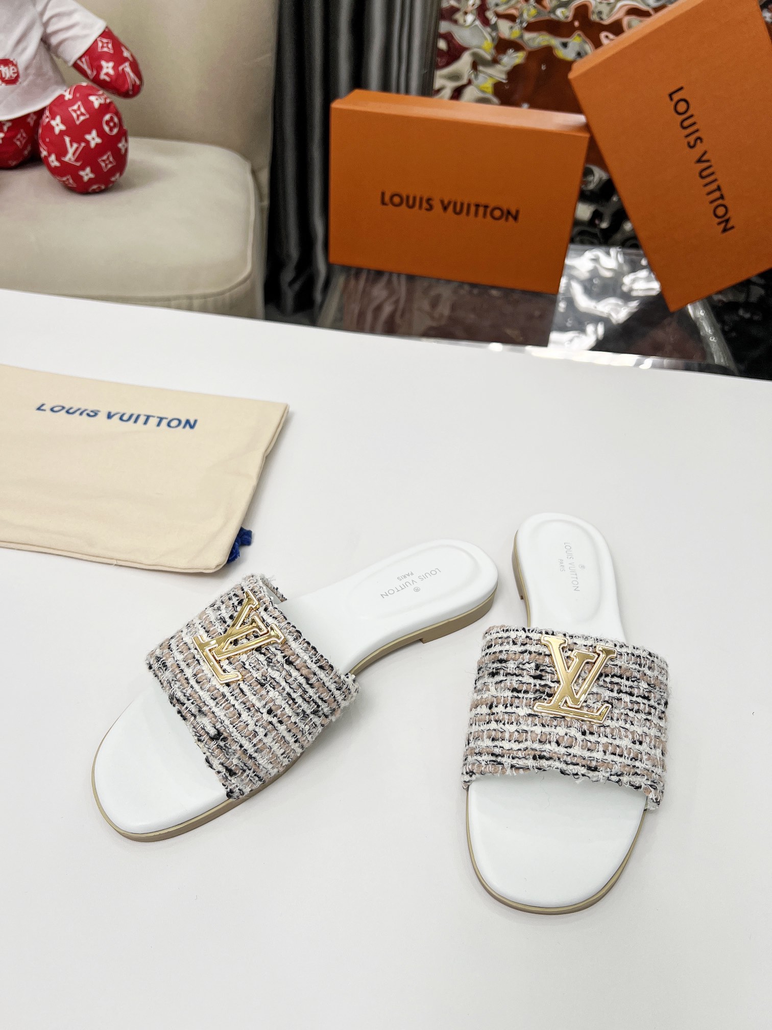 TOP Louis Vuitton LV Rubber-Soled Slippers - 4 Colour